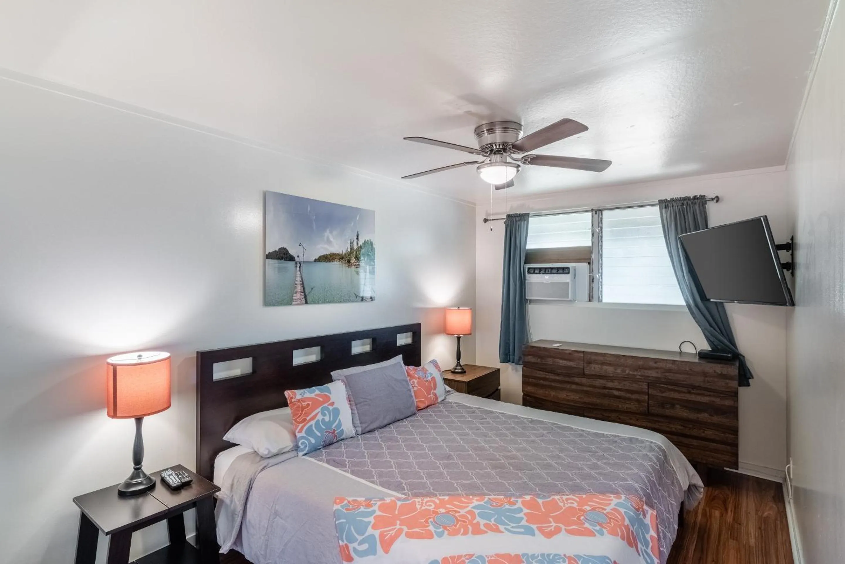 Bed in Lahaina Wonderful Condos