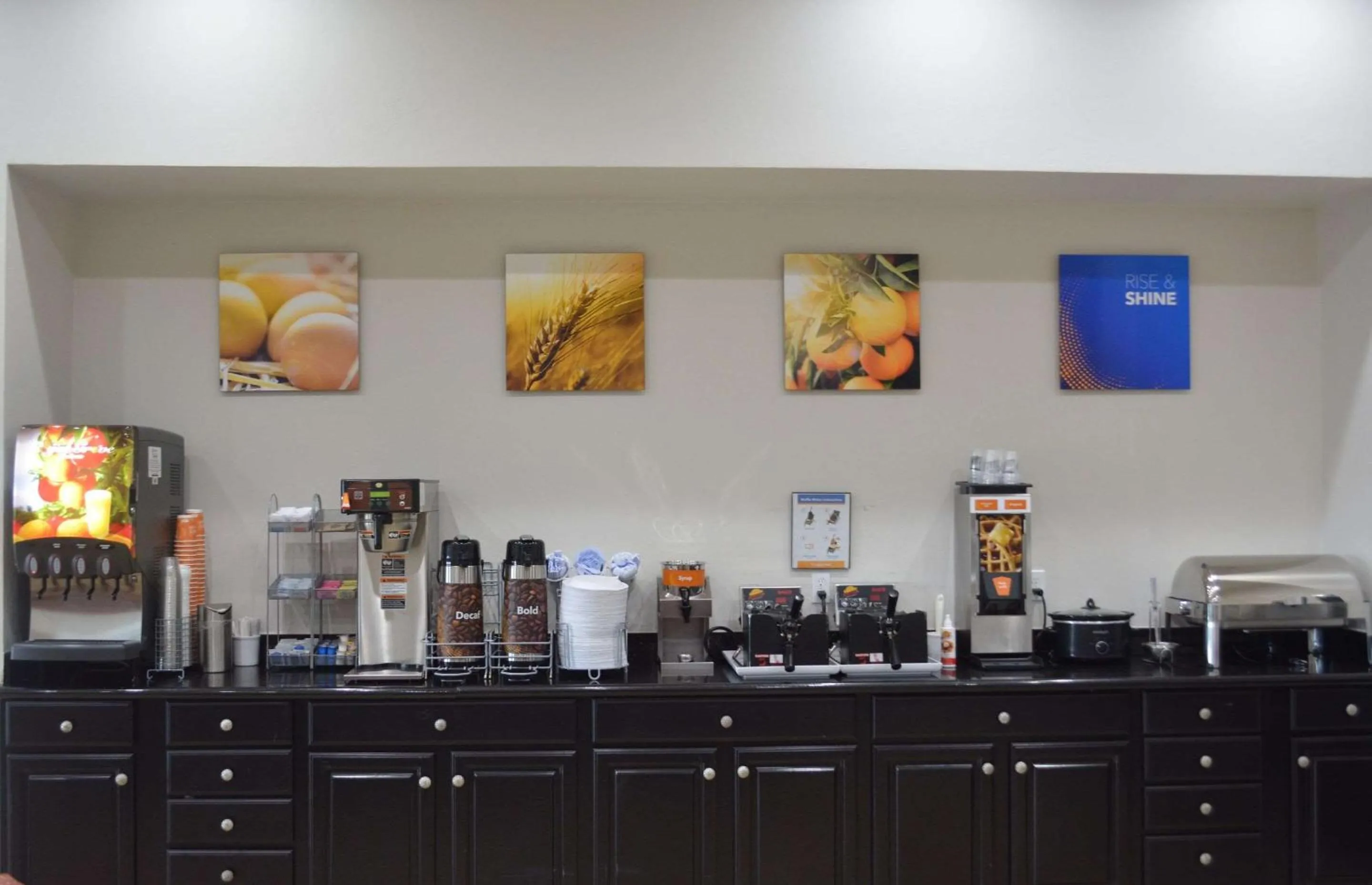 Breakfast in Comfort Suites Yukon - SW Oklahoma City