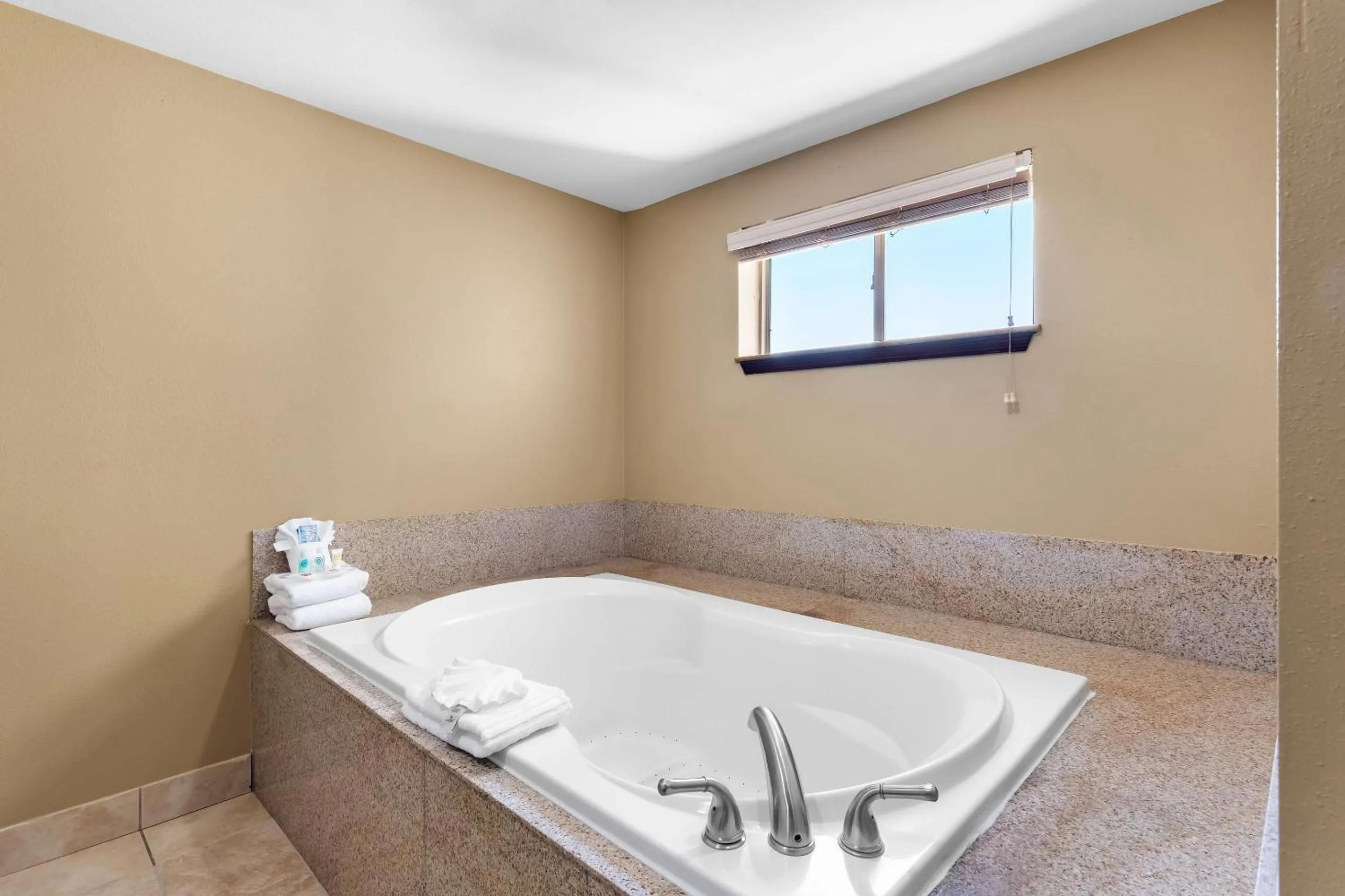 Bedroom in Comfort Suites Yukon - SW Oklahoma City