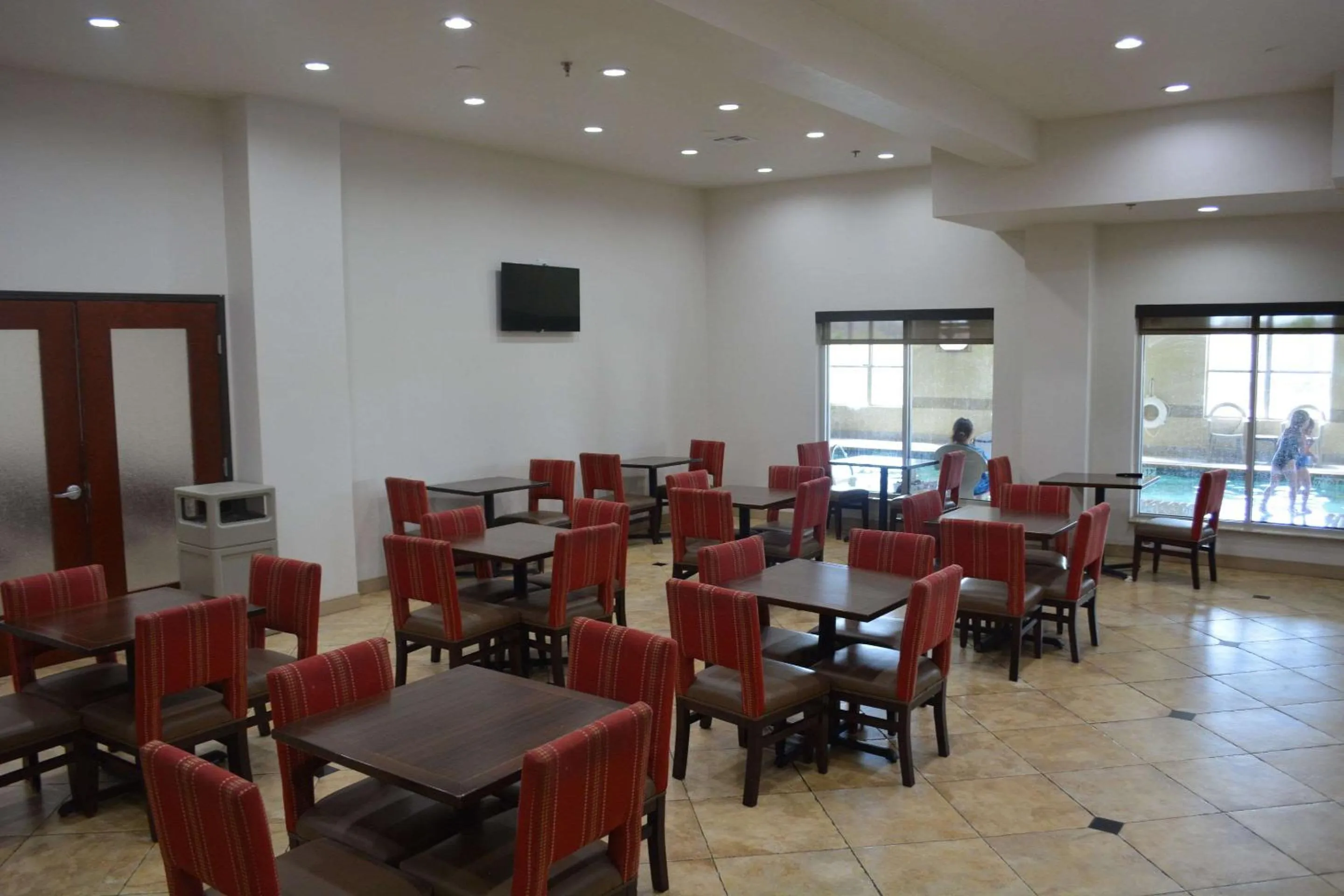 Breakfast in Comfort Suites Yukon - SW Oklahoma City