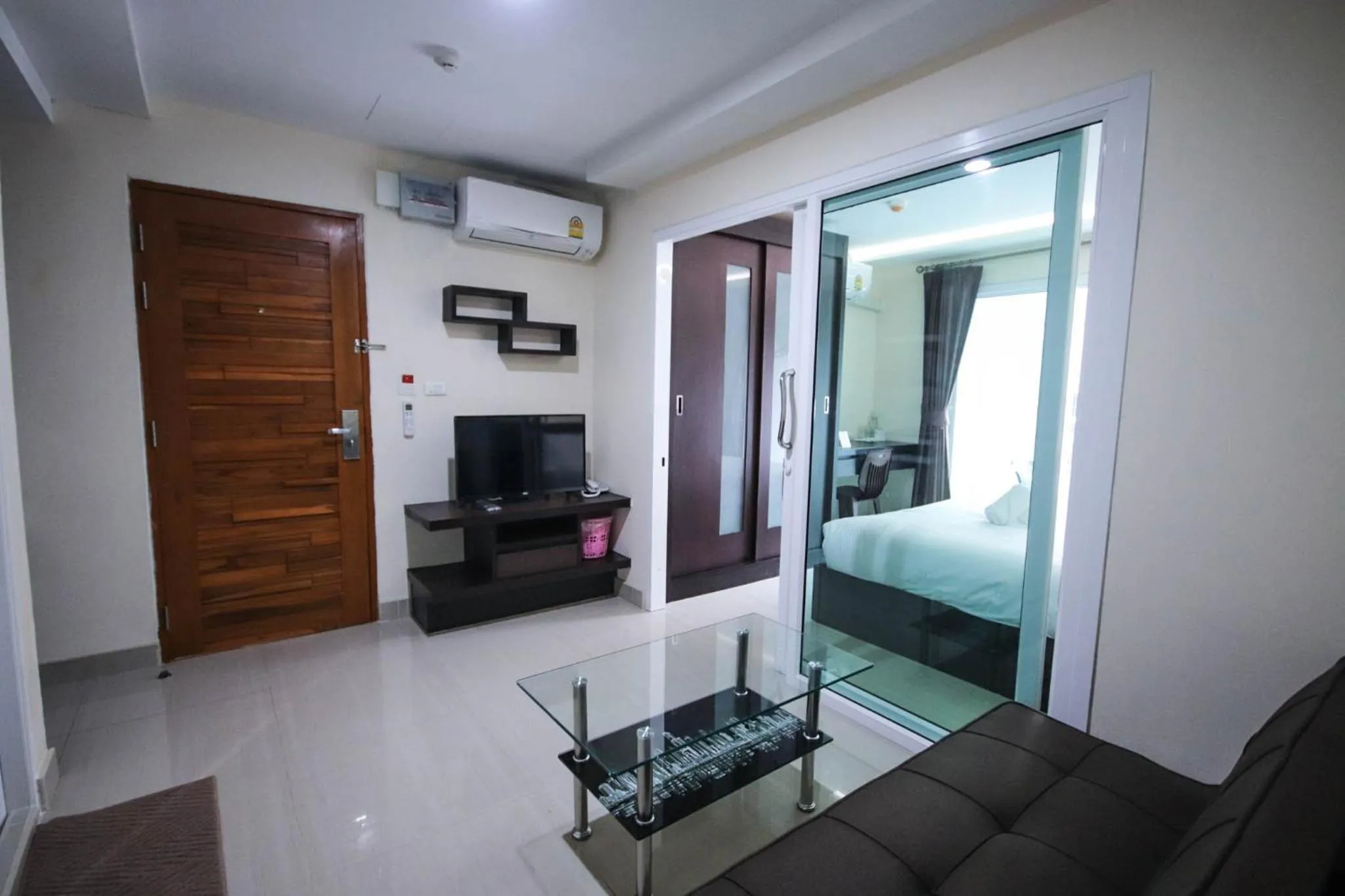 Communal lounge/ TV room, Bed in The Cosy River