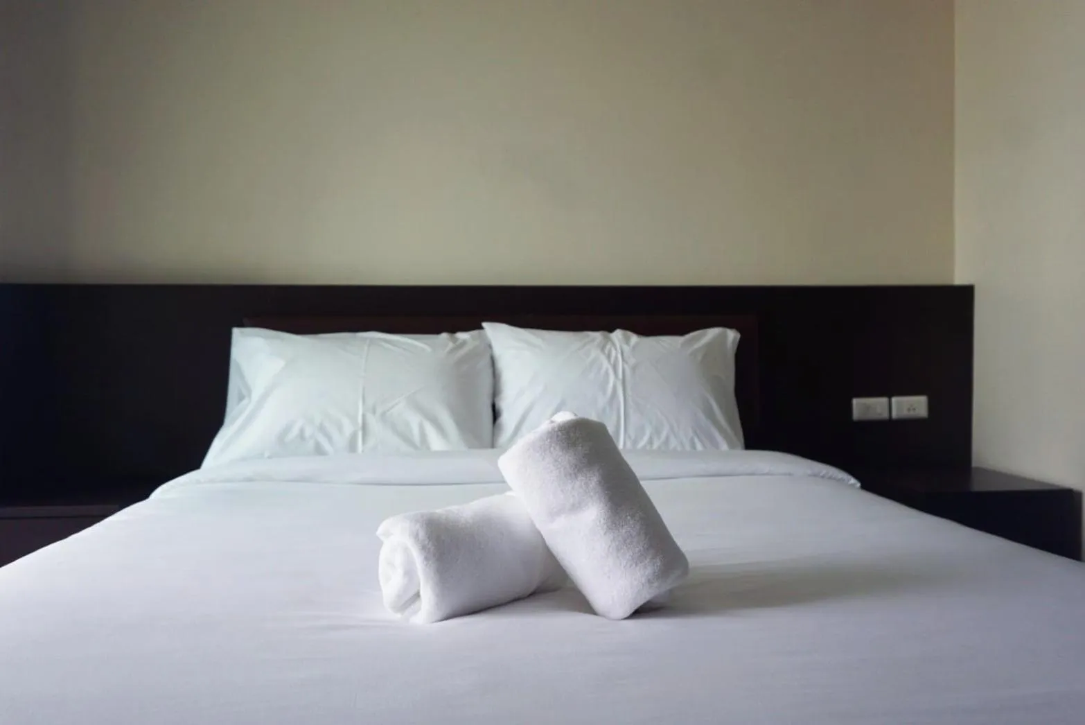 Bed in The Cosy River