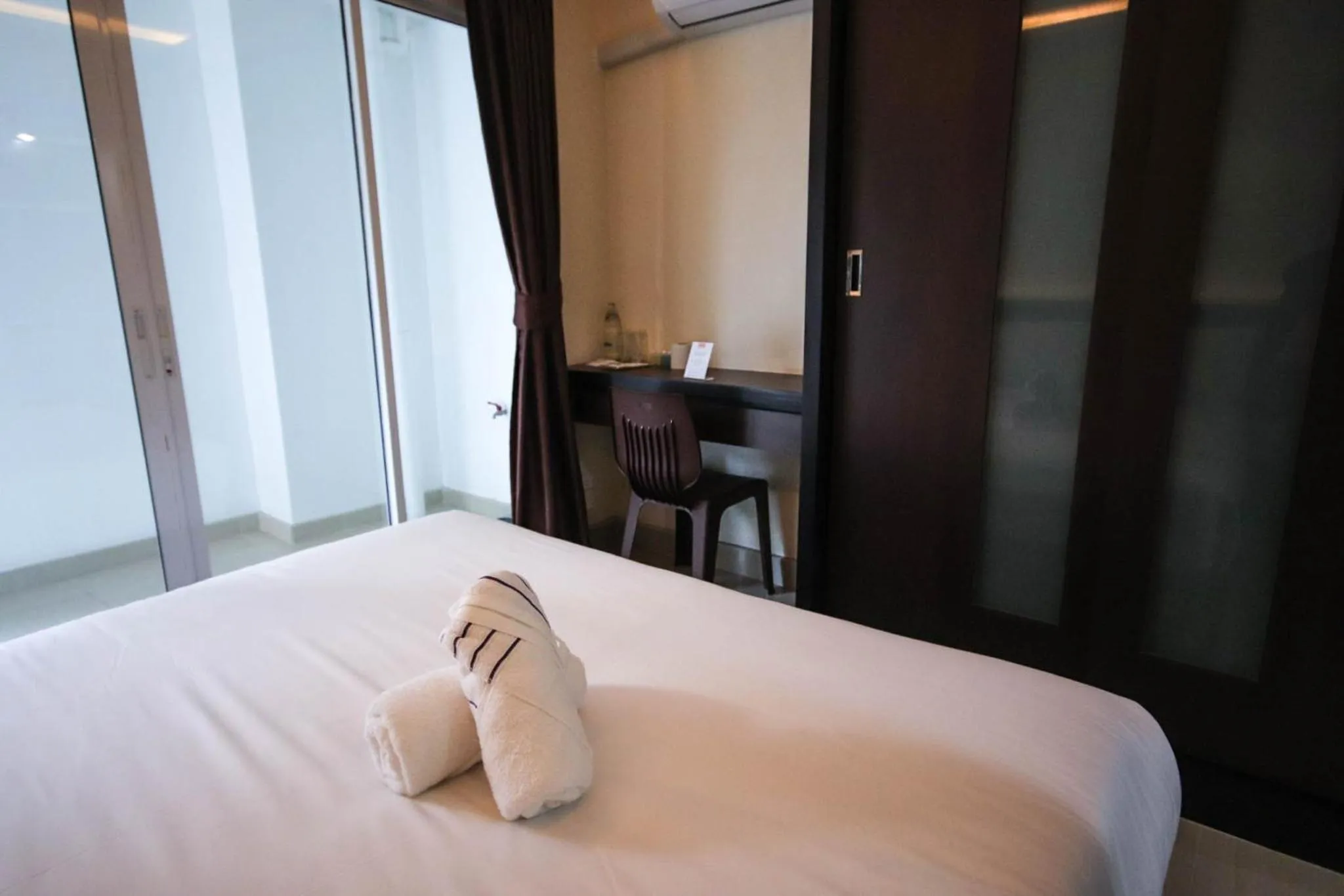 Bed in The Cosy River