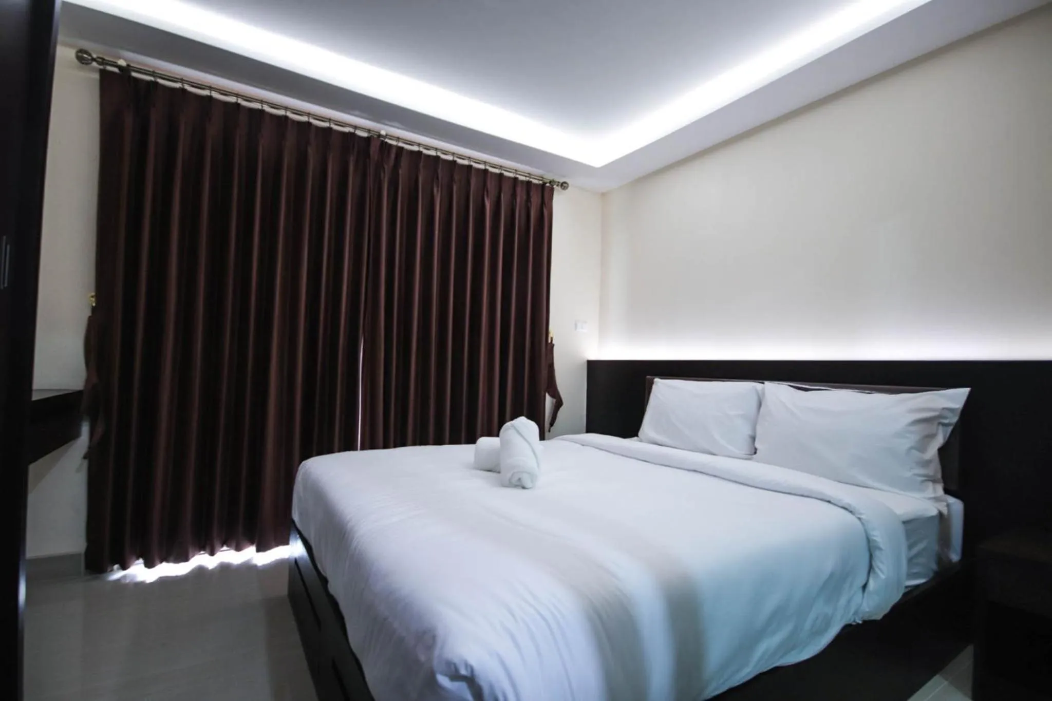 Bed in The Cosy River