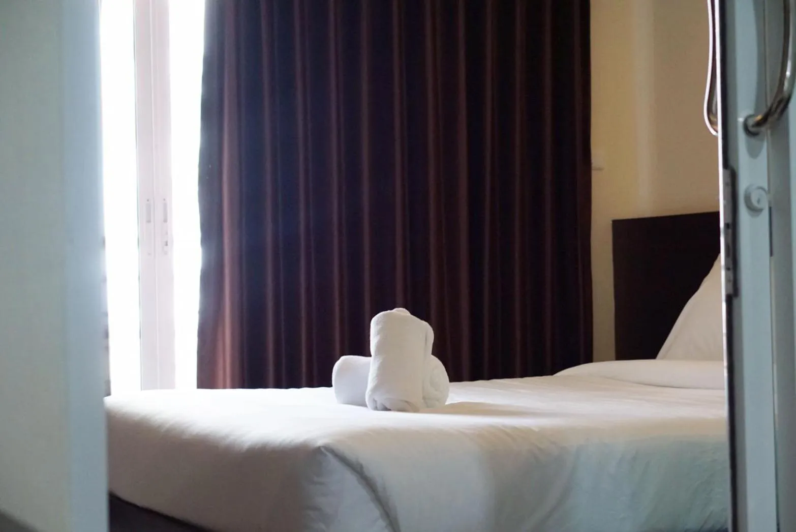 Bed in The Cosy River