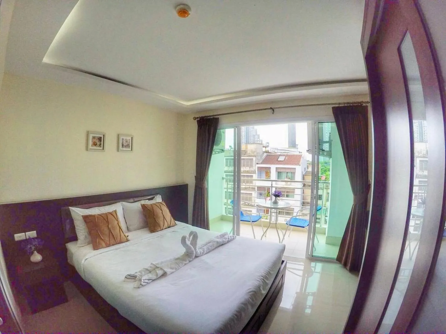 Bed in The Cosy River