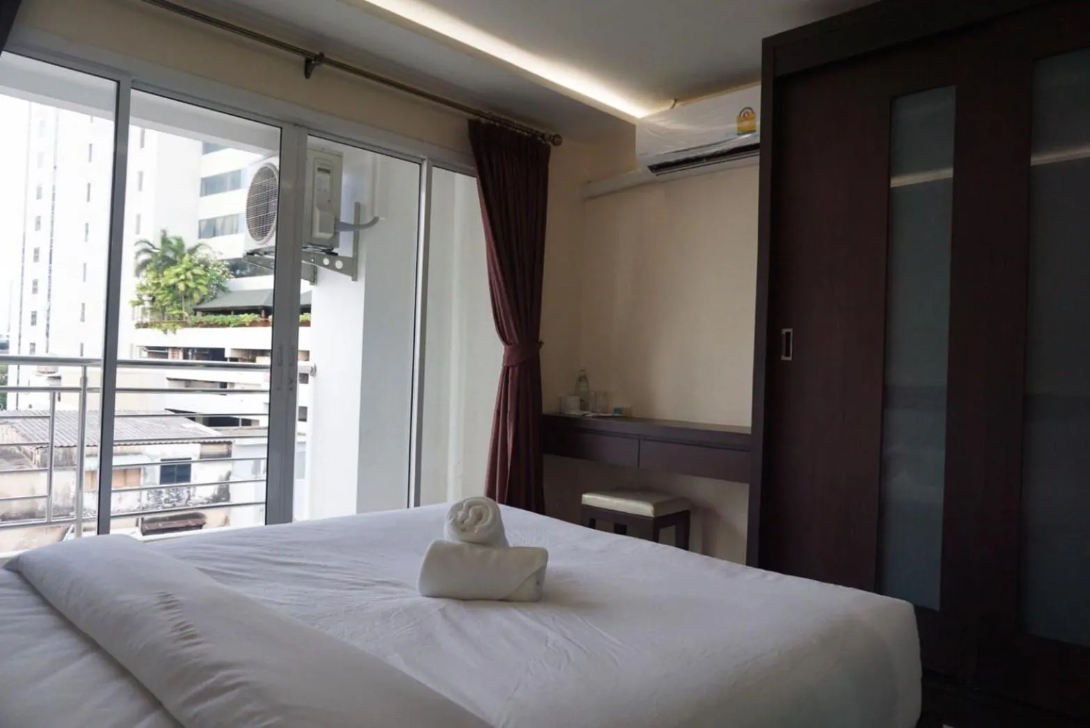 Bed in The Cosy River