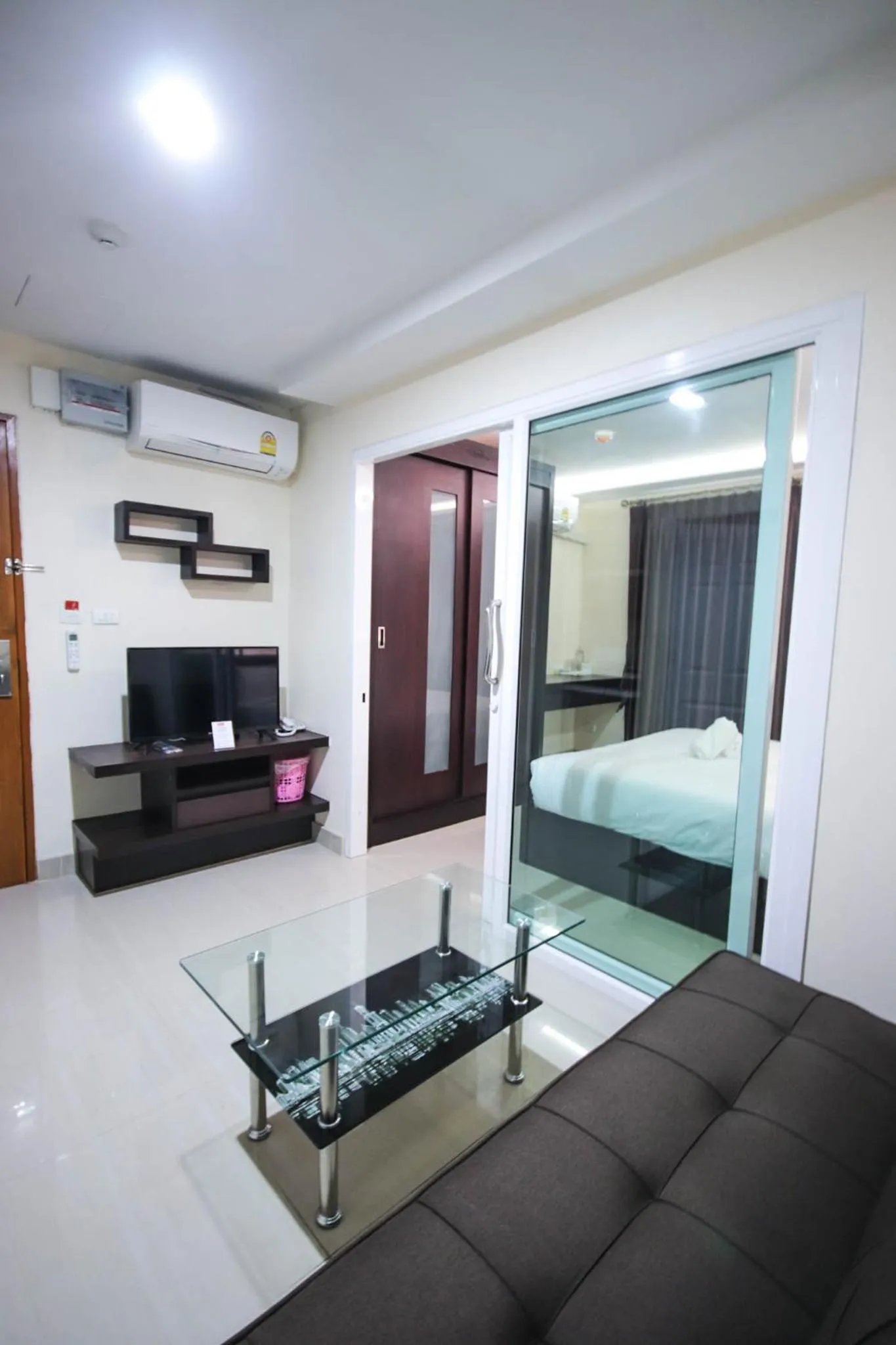 Living room, Bed in The Cosy River