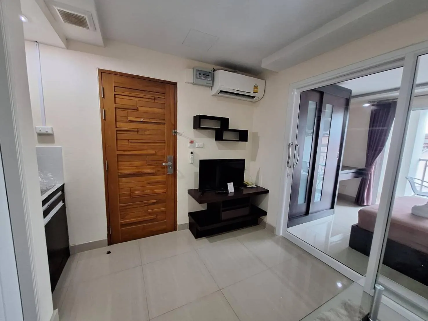 Bed in The Cosy River