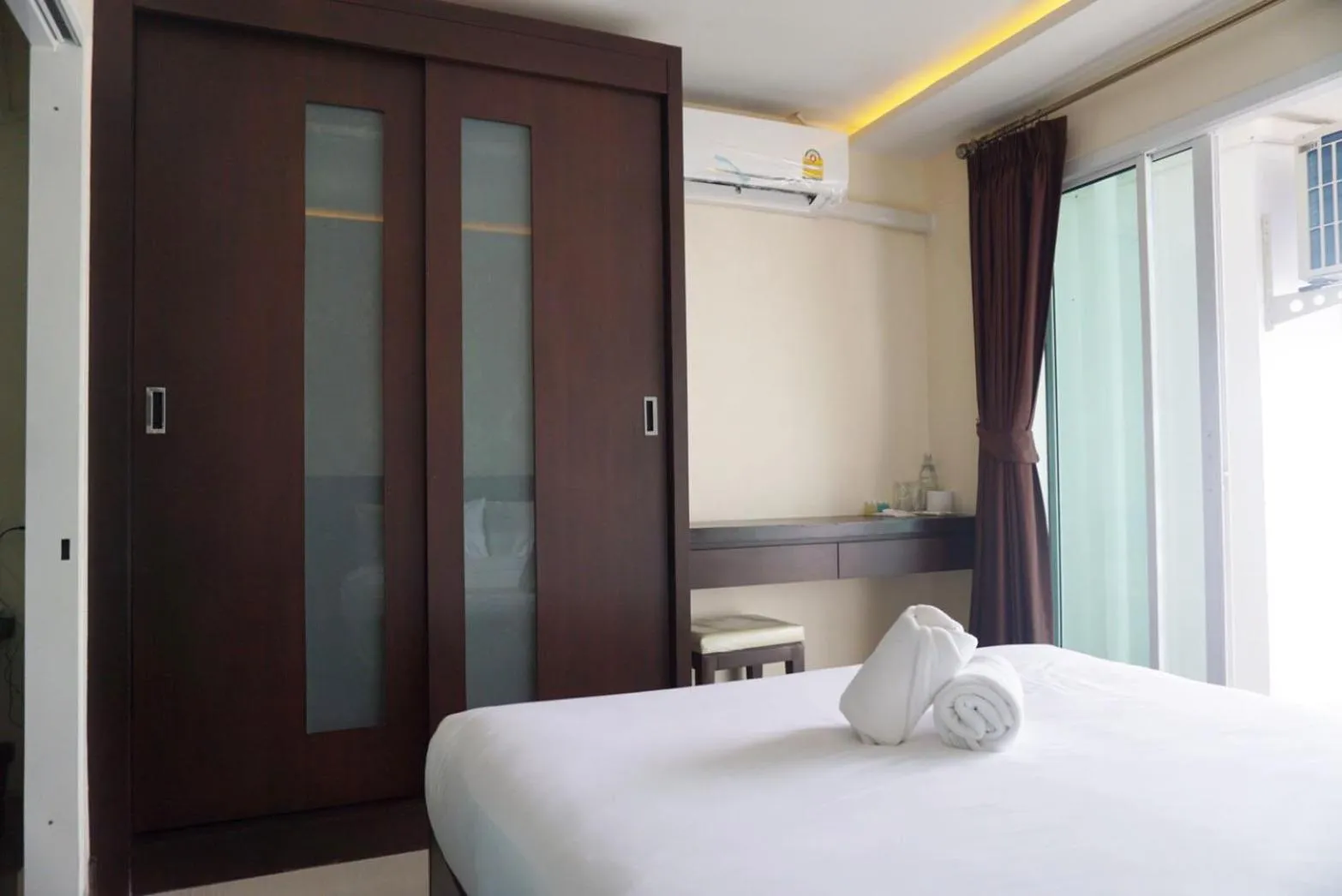 Bed in The Cosy River