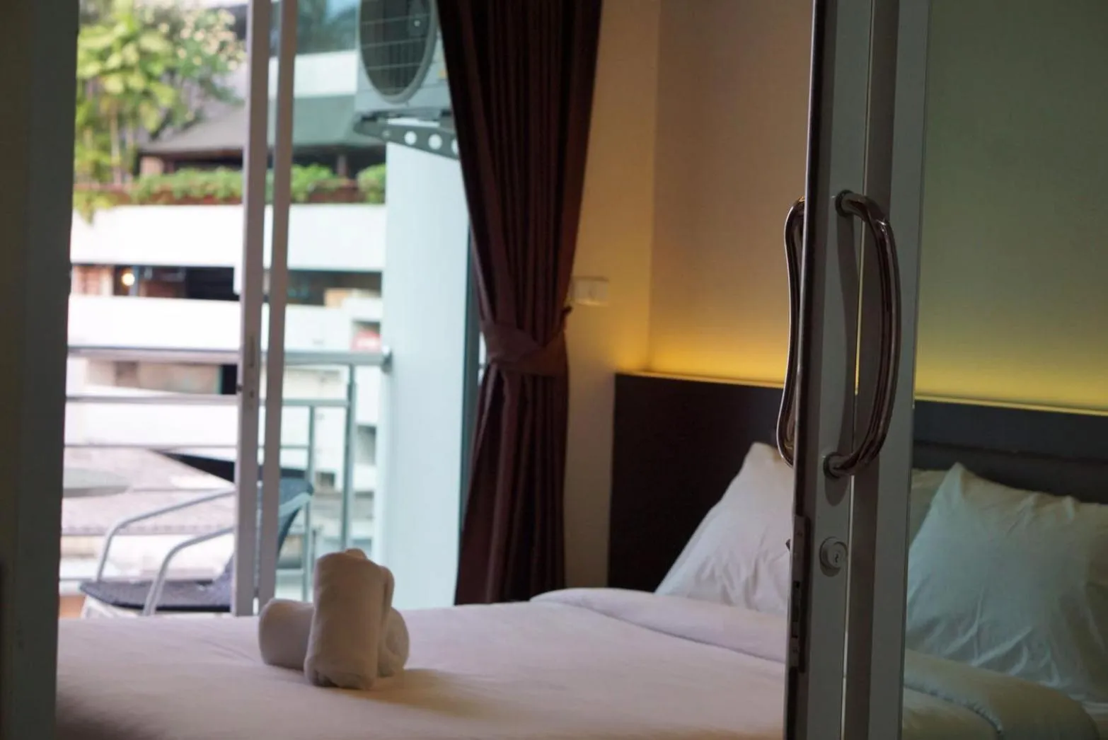 Bed in The Cosy River