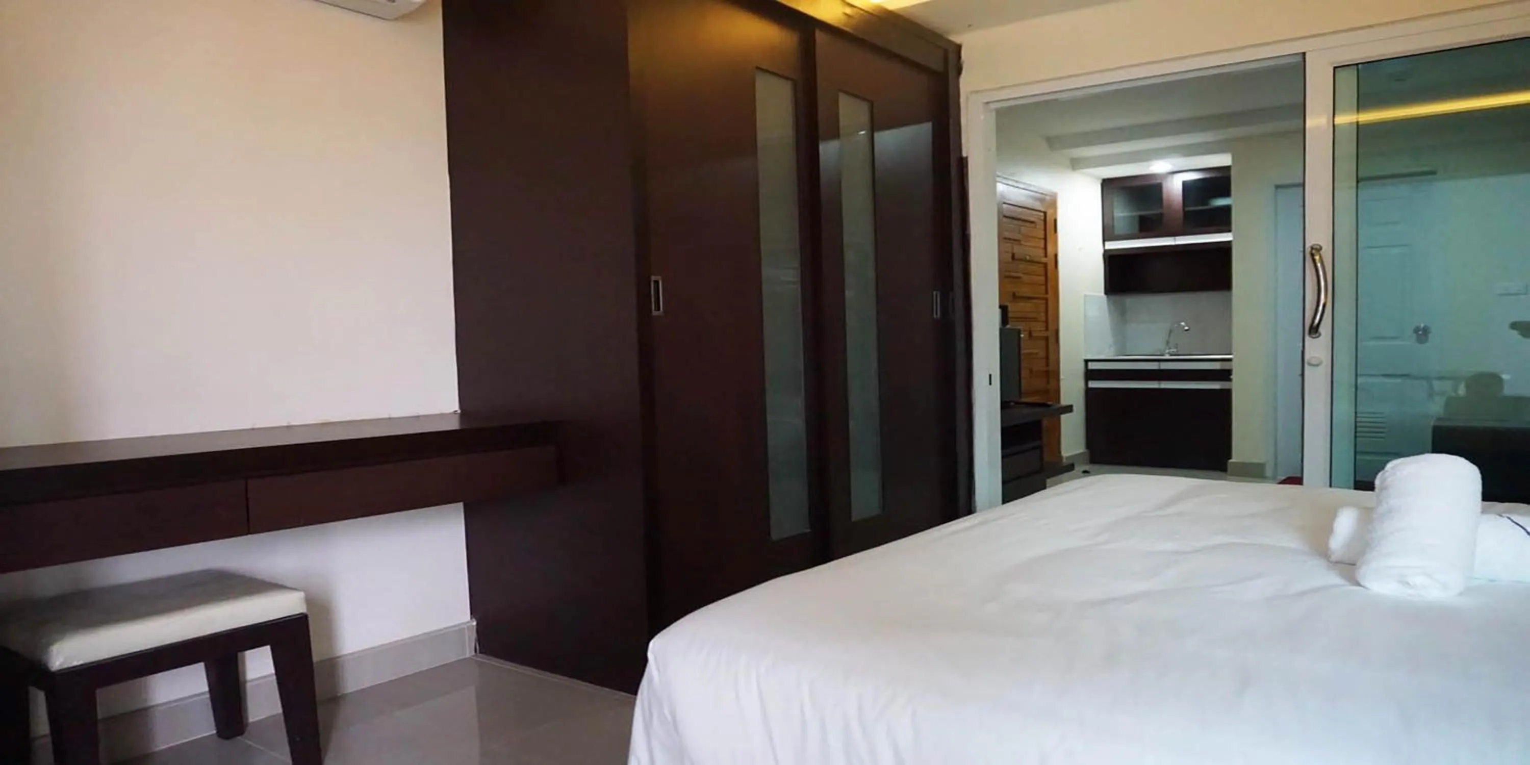 Bed in The Cosy River