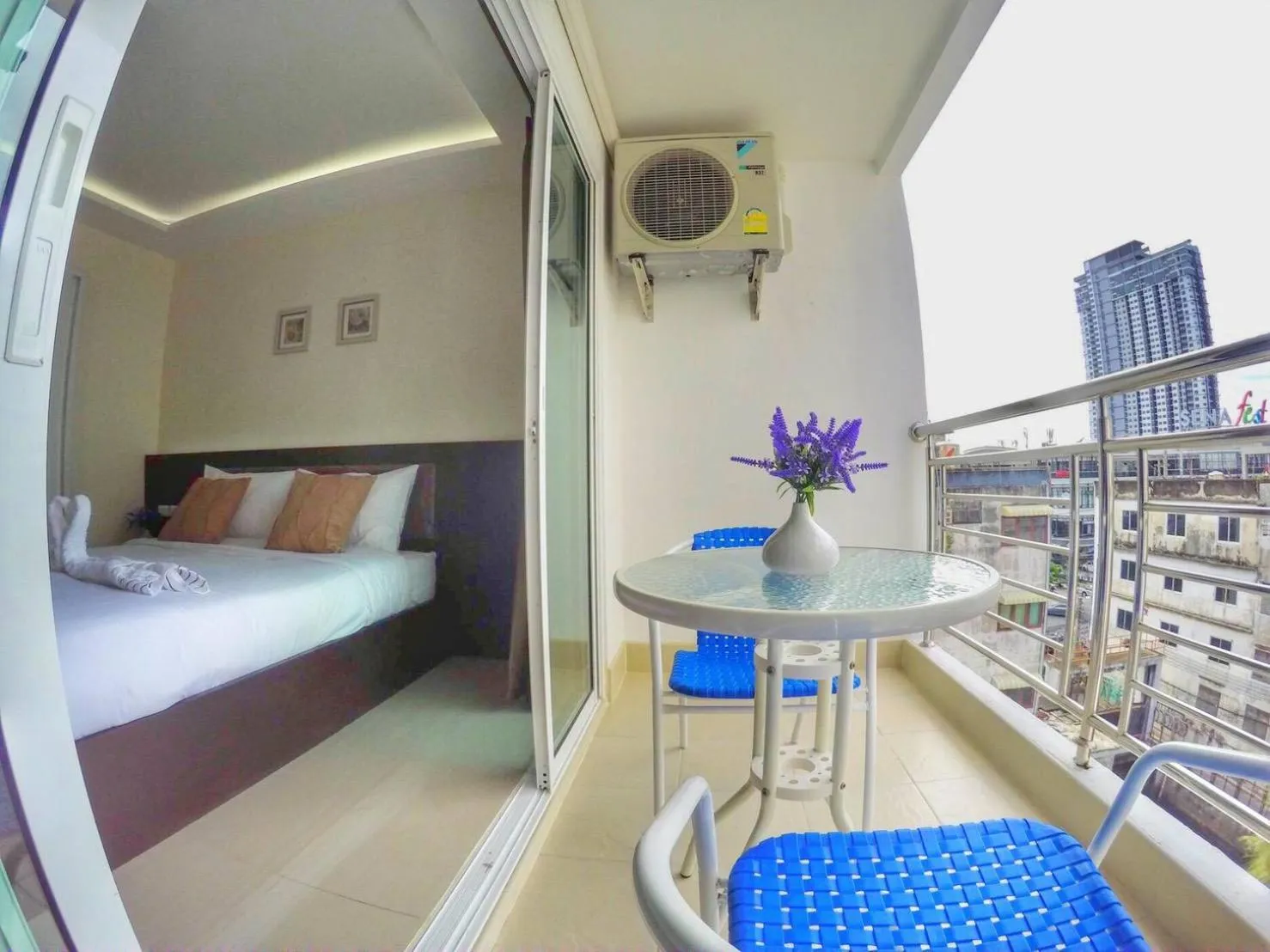 Bed in The Cosy River