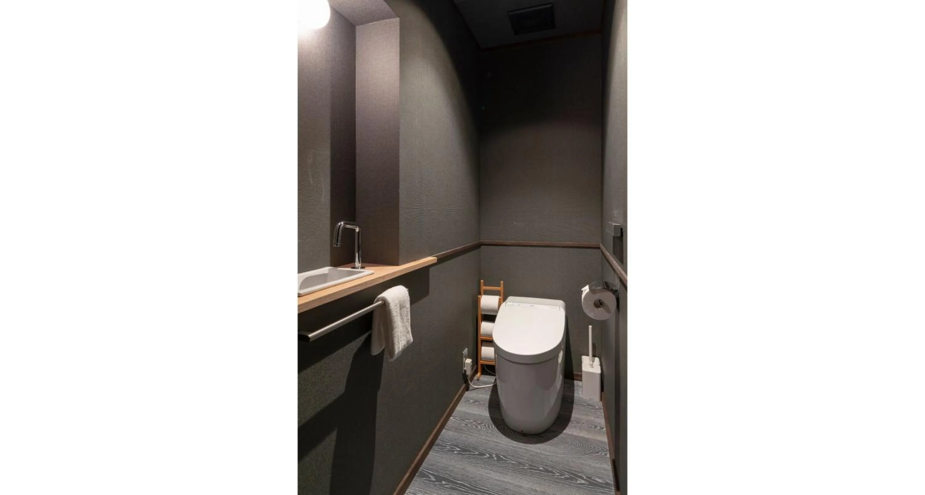 Bathroom in Ainotsuji Machiya House