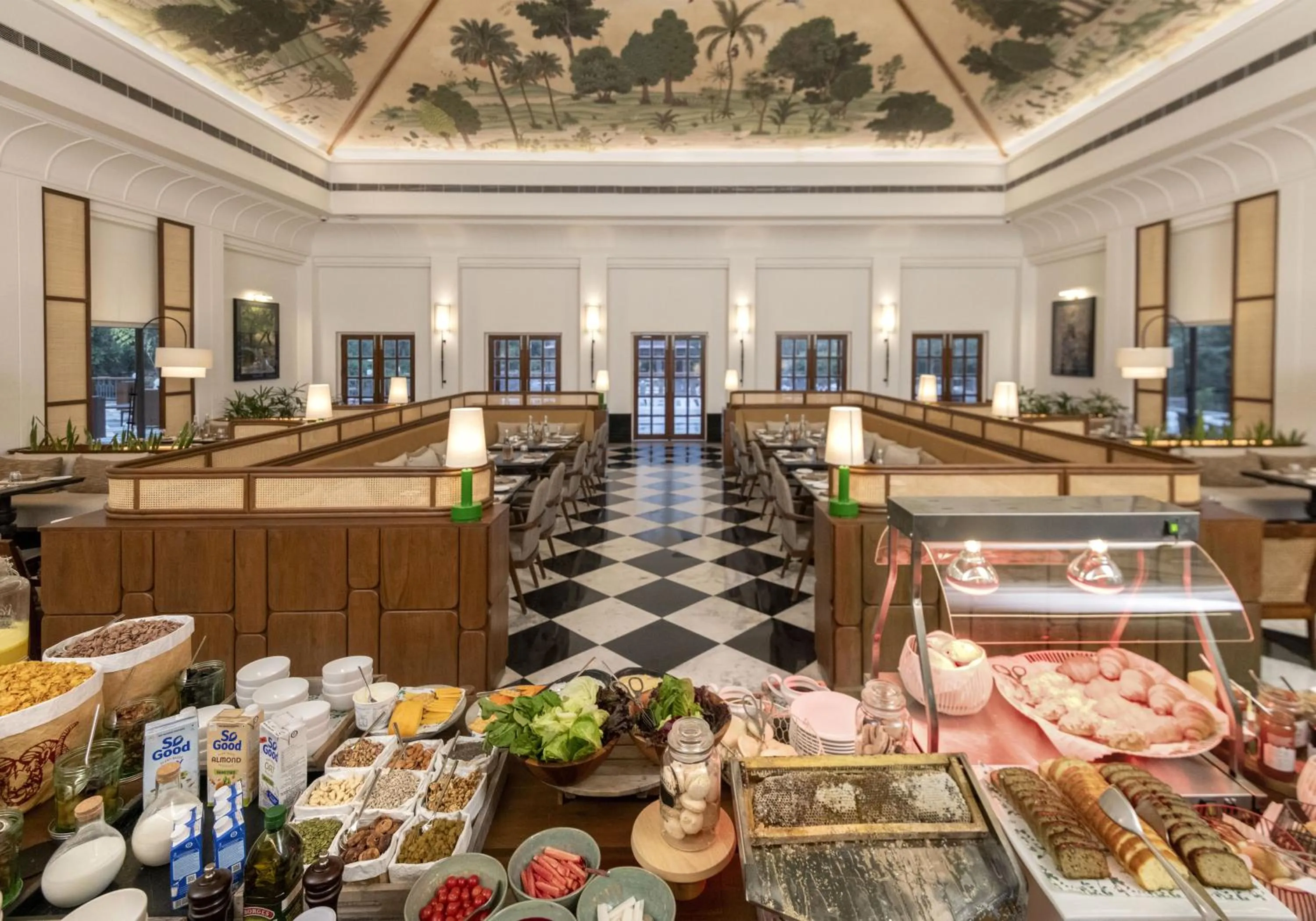 Restaurant/places to eat in Taj Sawai,Ranthambore