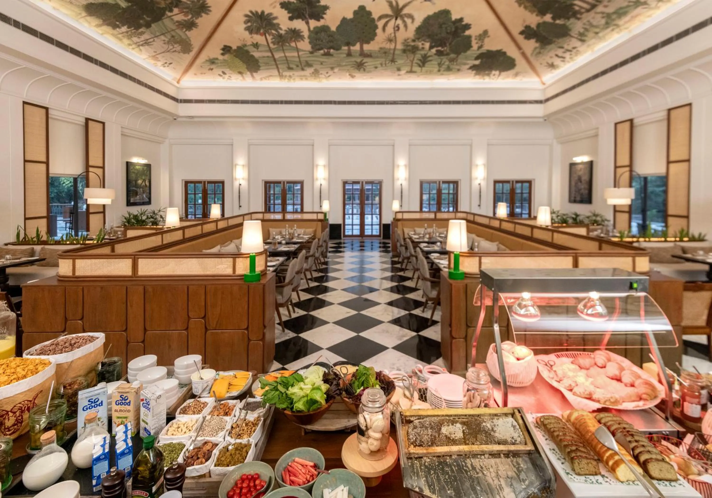 Restaurant/places to eat in Taj Sawai,Ranthambore