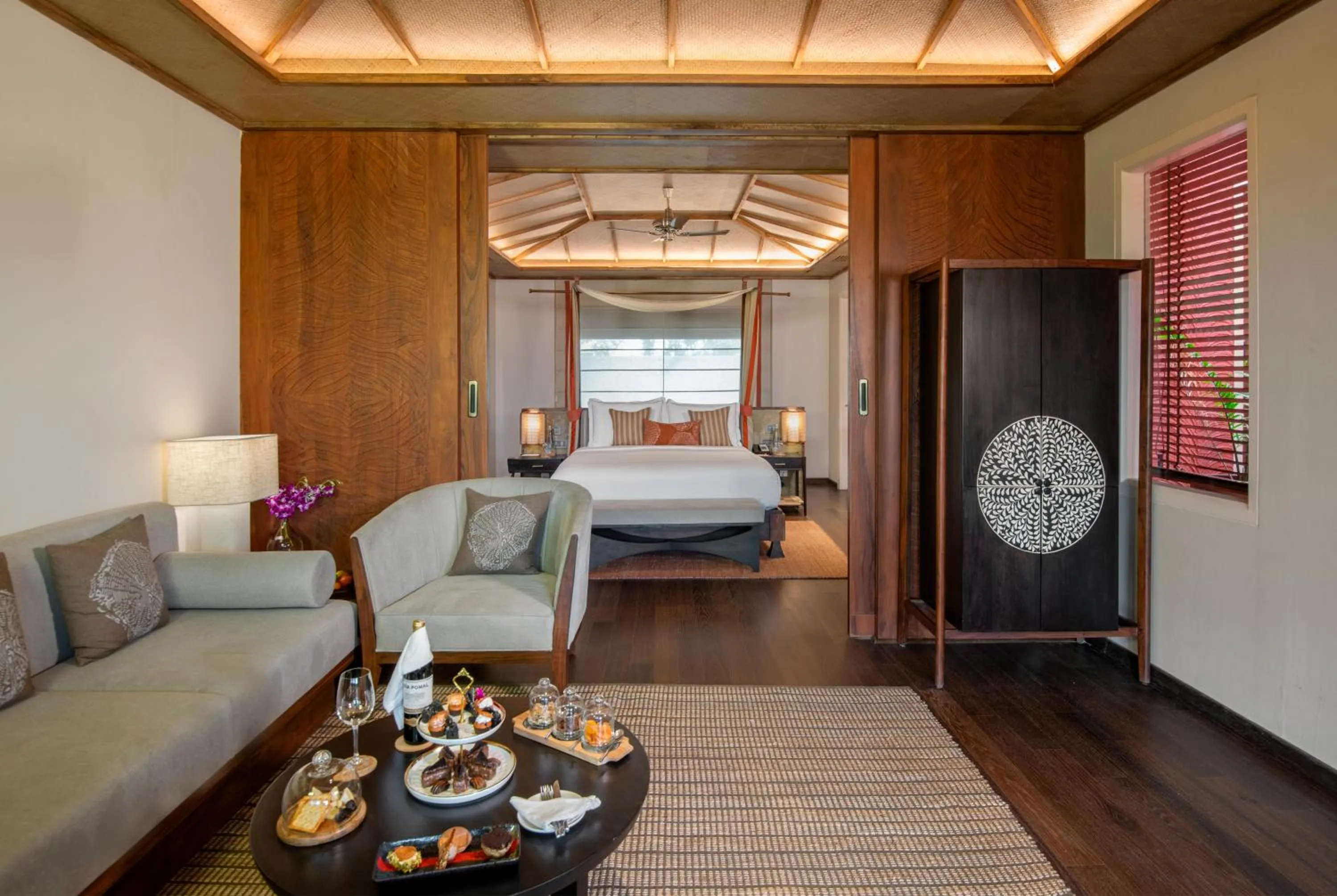 Living room, Bed in Taj Sawai,Ranthambore