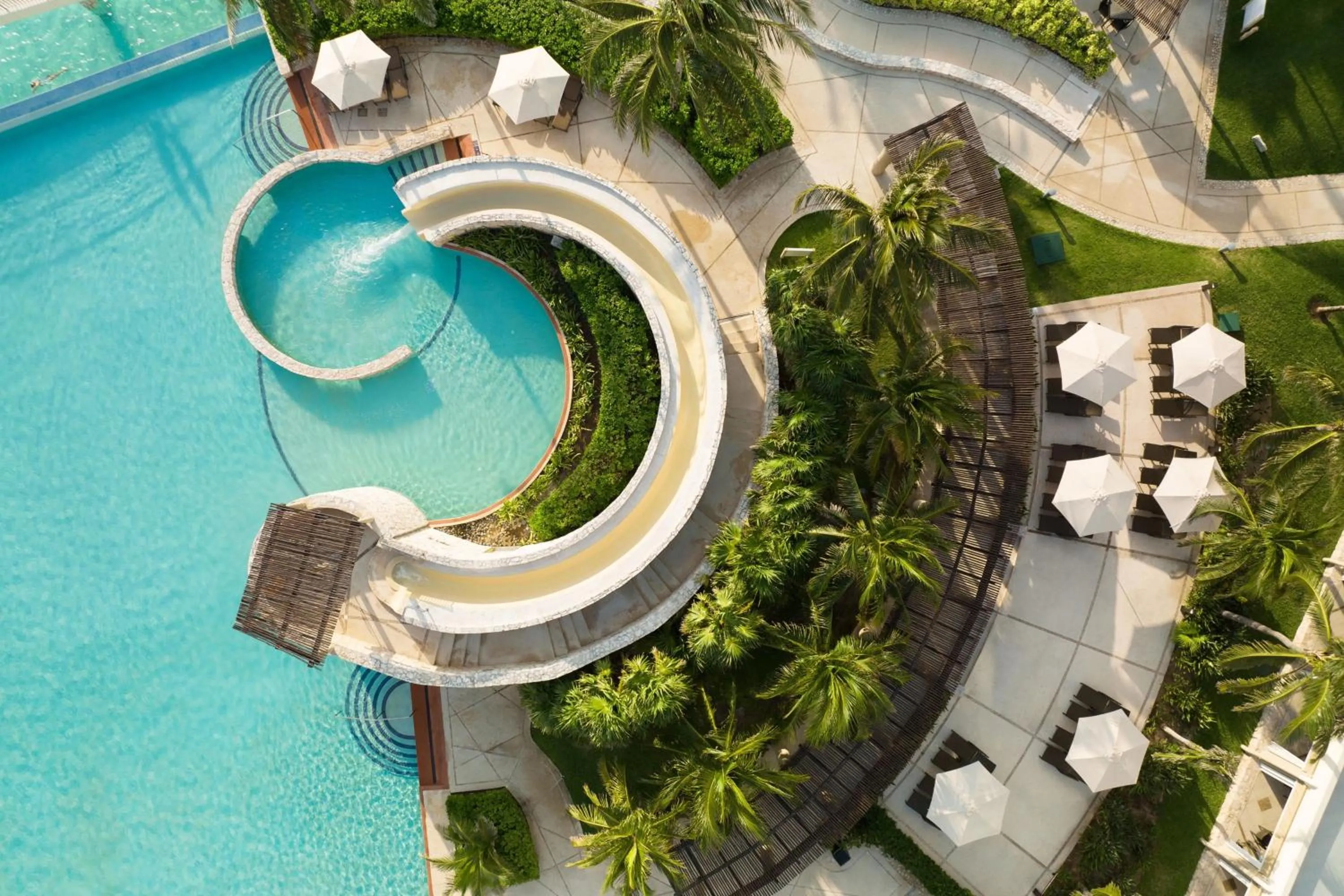 Swimming pool in The Westin Lagunamar Ocean Resort Villas & Spa Cancun