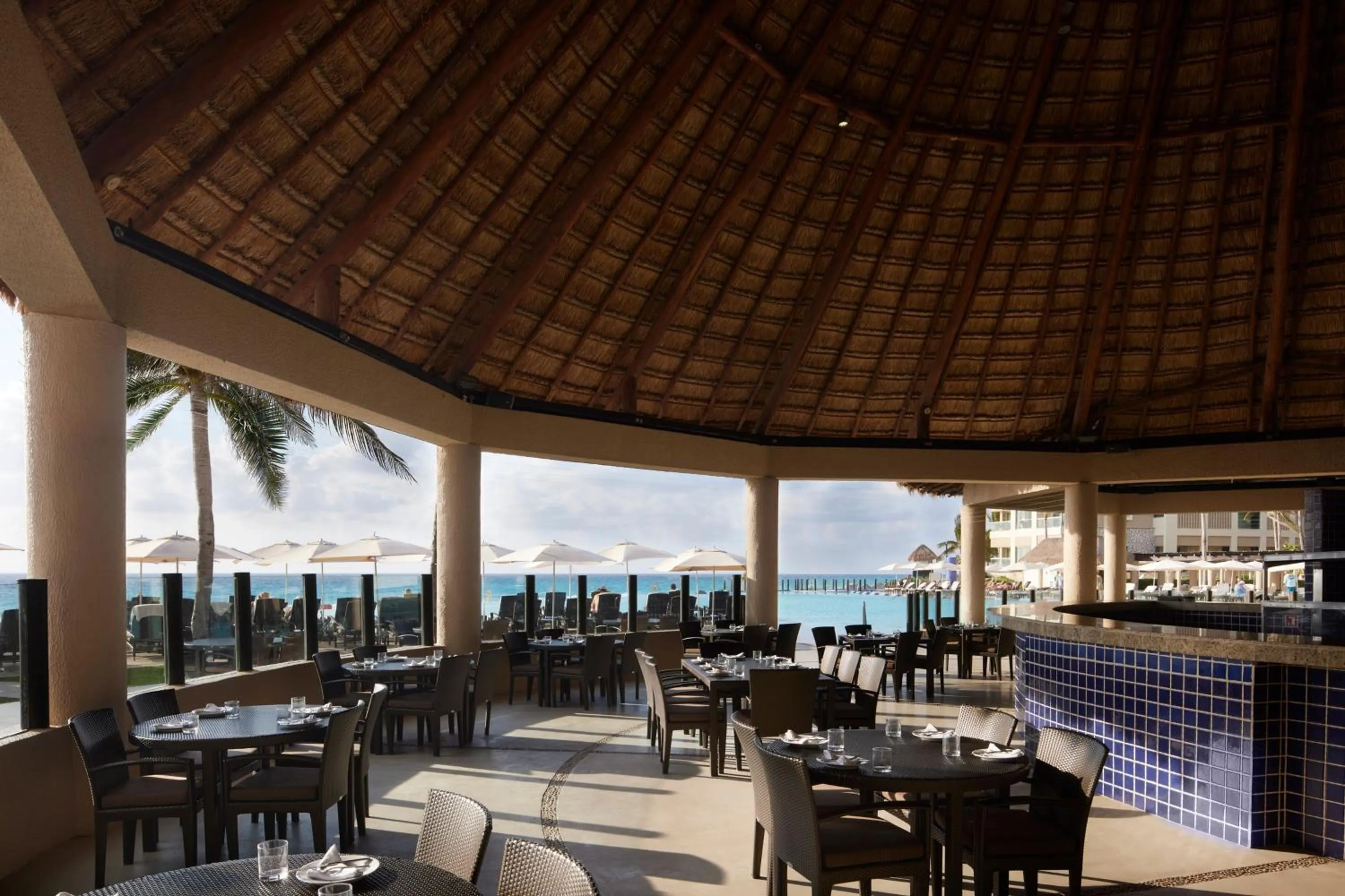 Lounge or bar in The Westin Lagunamar Ocean Resort Villas & Spa Cancun