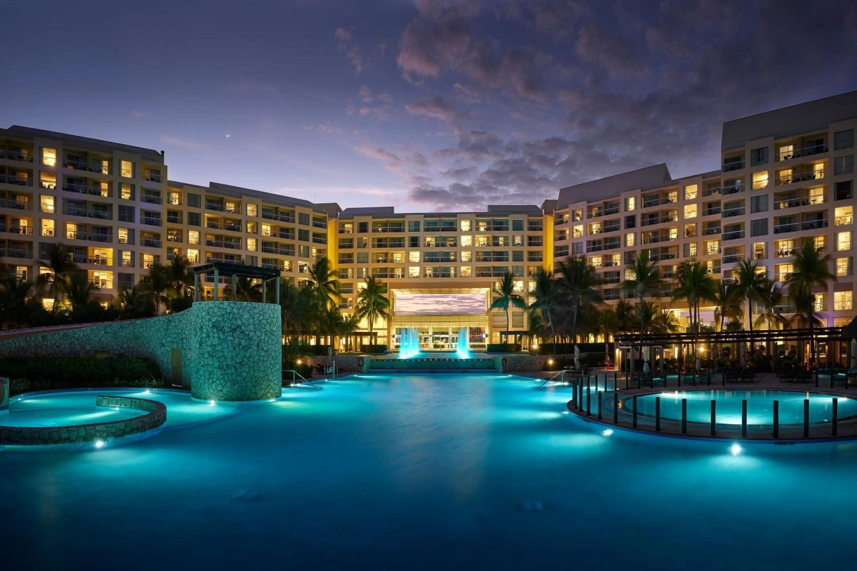 Property building in The Westin Lagunamar Ocean Resort Villas & Spa Cancun