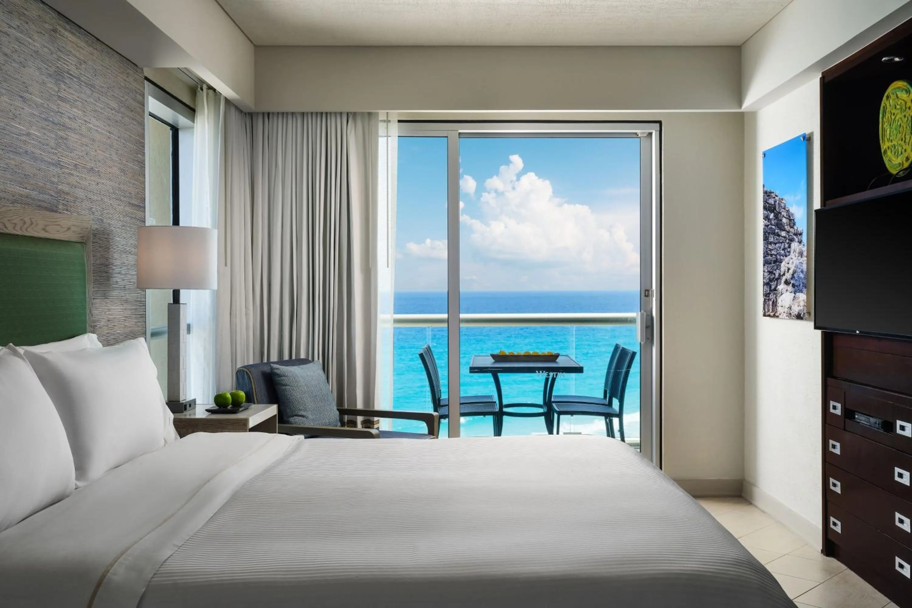 Bedroom, Bed in The Westin Lagunamar Ocean Resort Villas & Spa Cancun