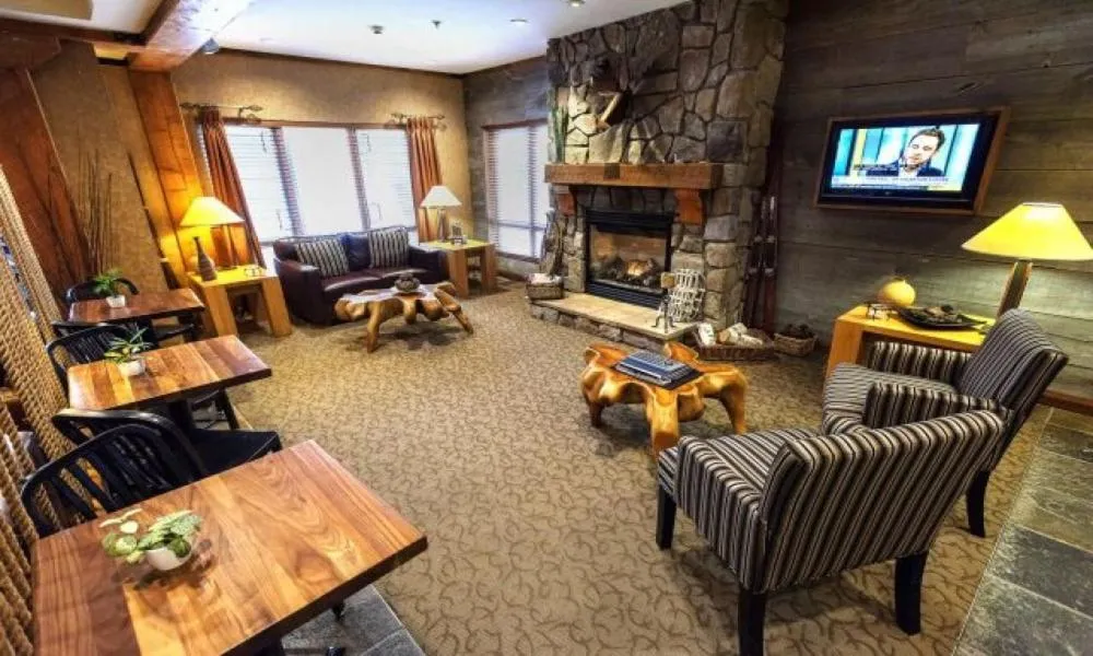 Communal lounge/ TV room in Pemberton Valley Lodge