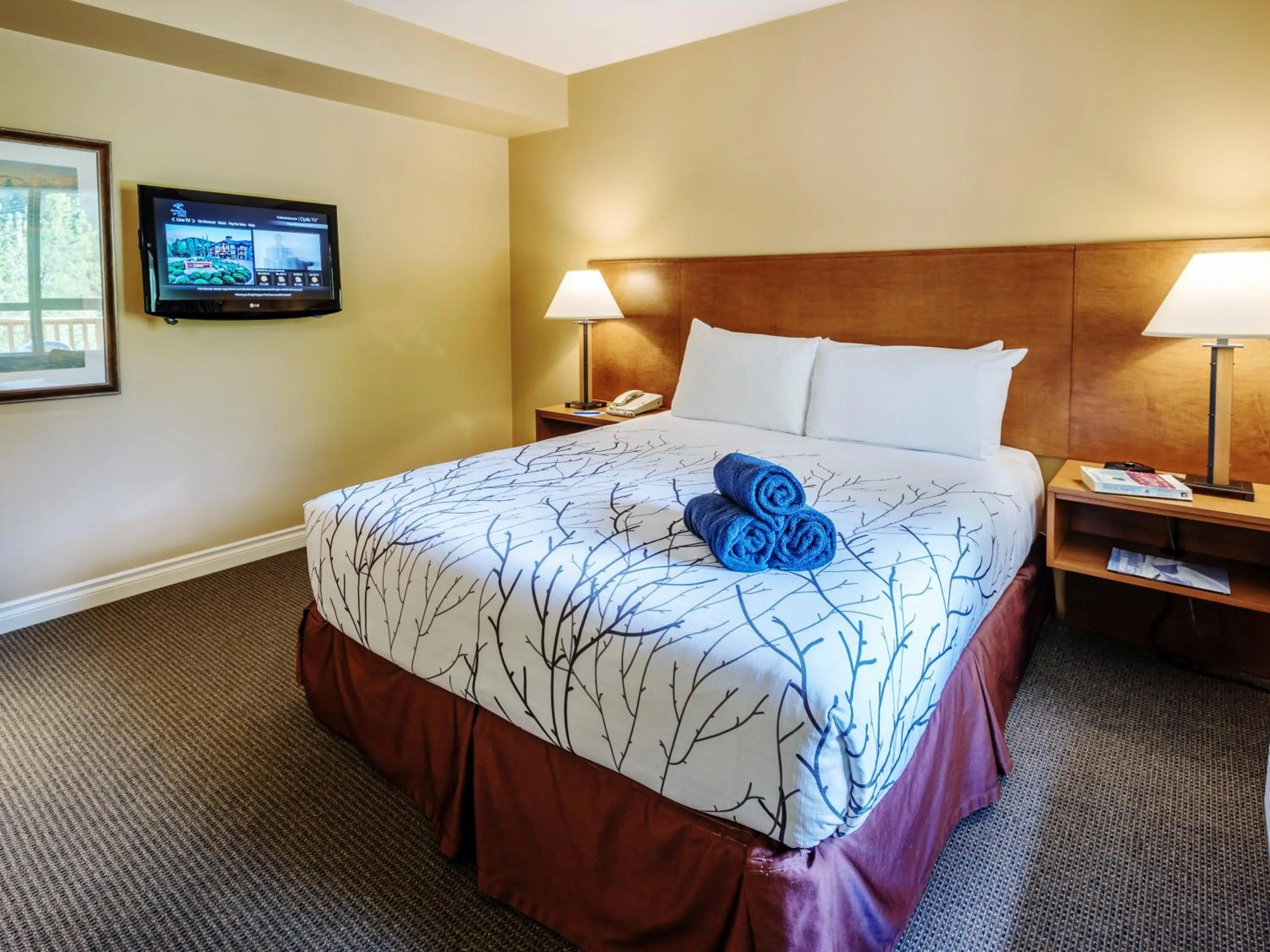 Bedroom, Bed in Pemberton Valley Lodge