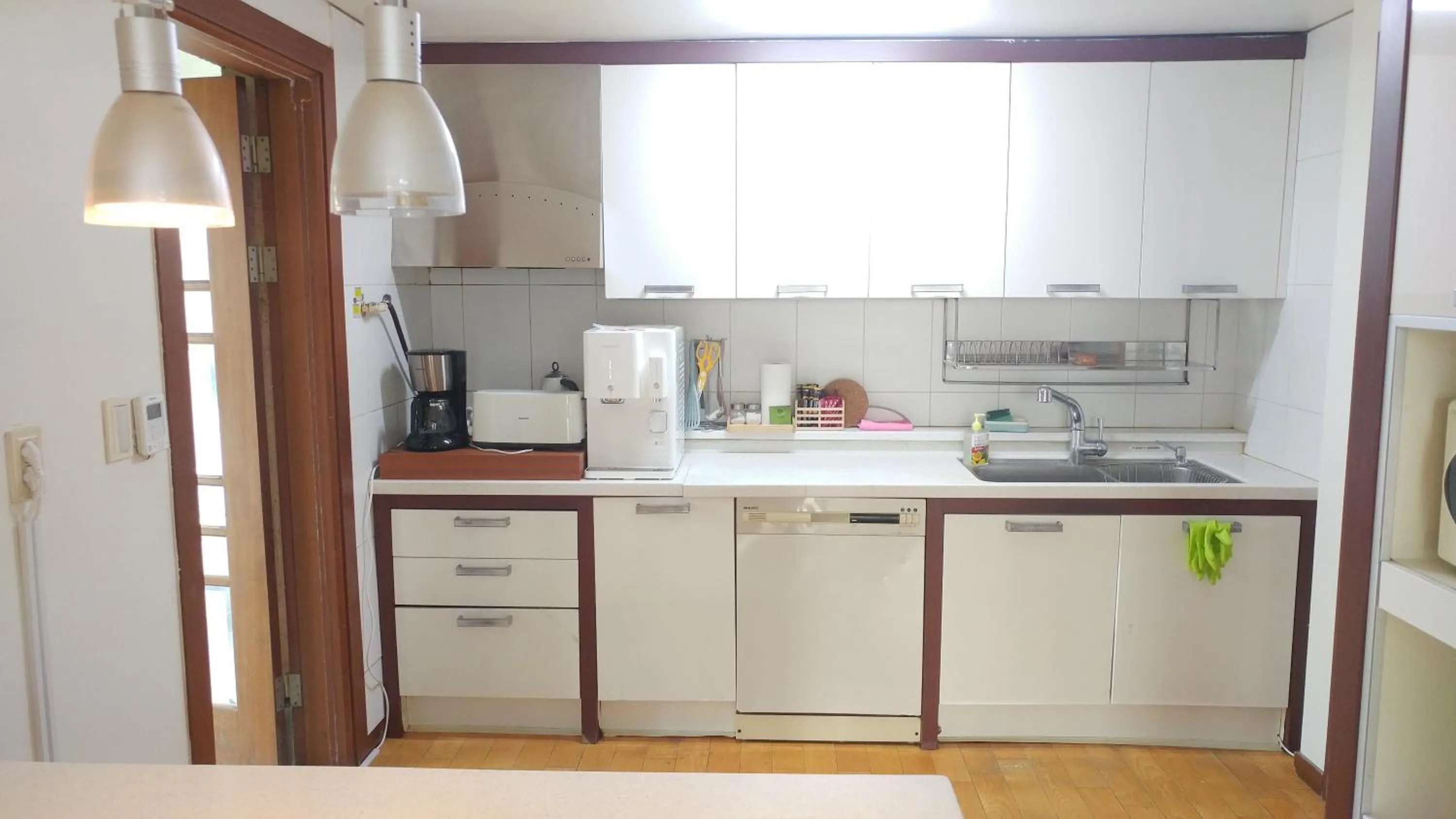 Communal kitchen in Dolma Hongdae