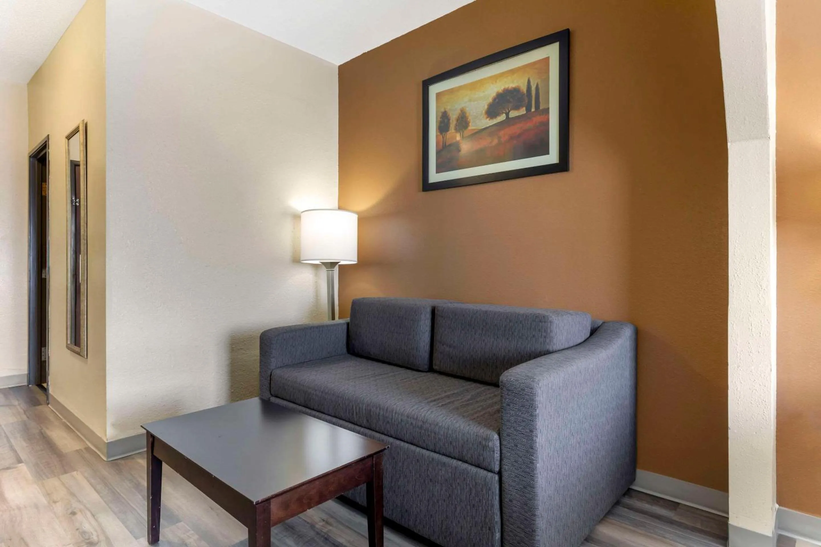 Bedroom in Quality Inn & Suites Wichita Falls I-44