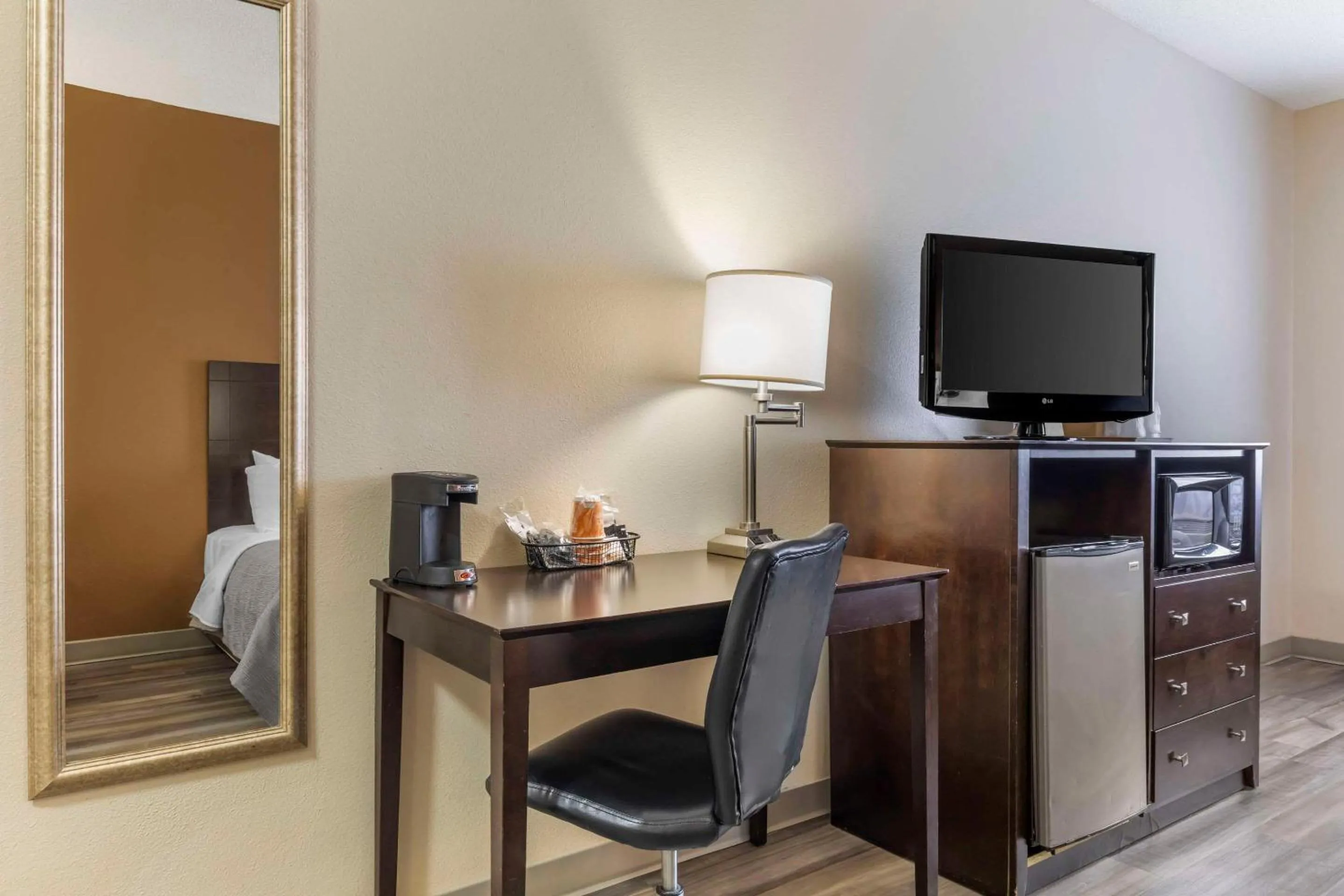 Bedroom in Quality Inn & Suites Wichita Falls I-44