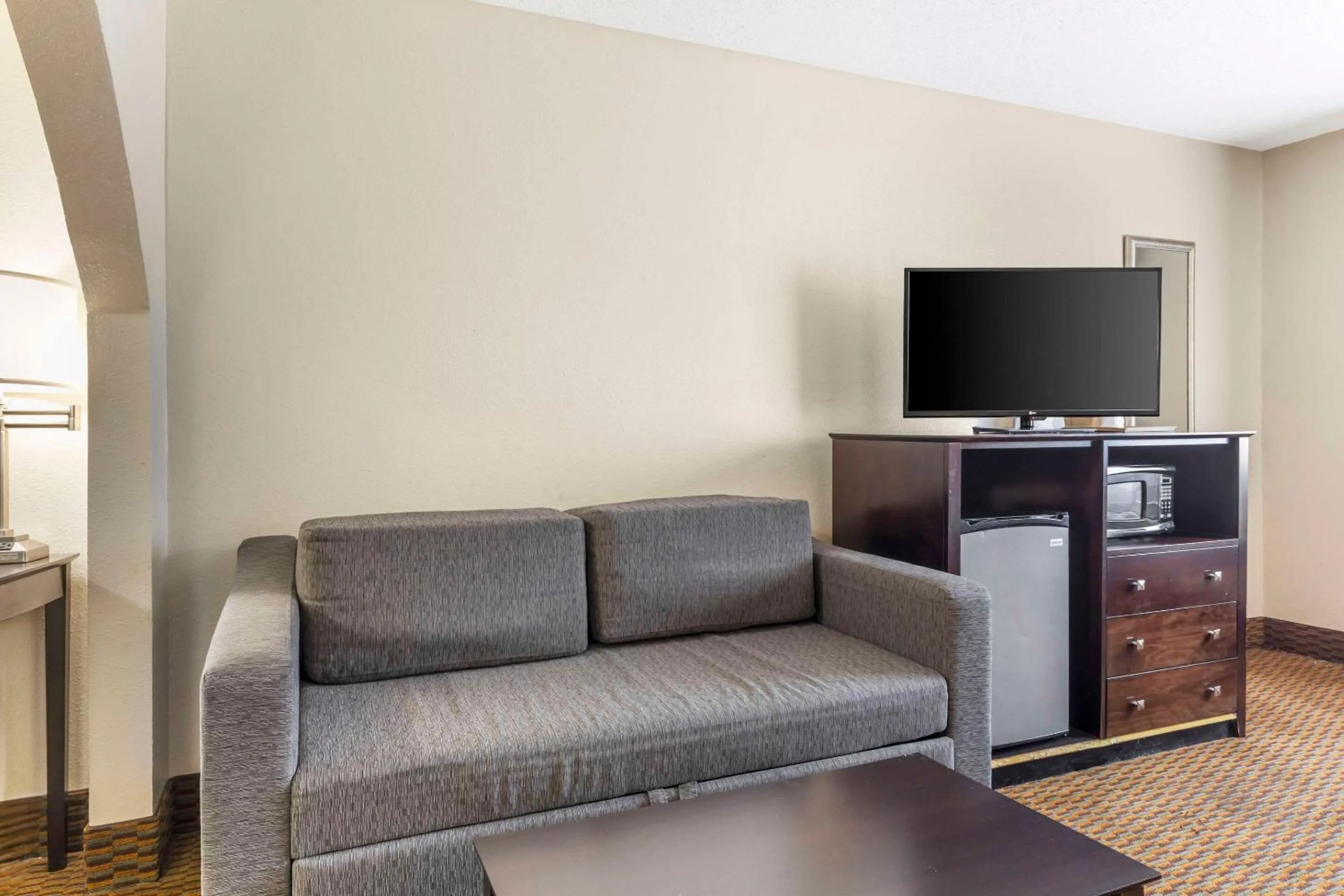 Bedroom in Quality Inn & Suites Wichita Falls I-44