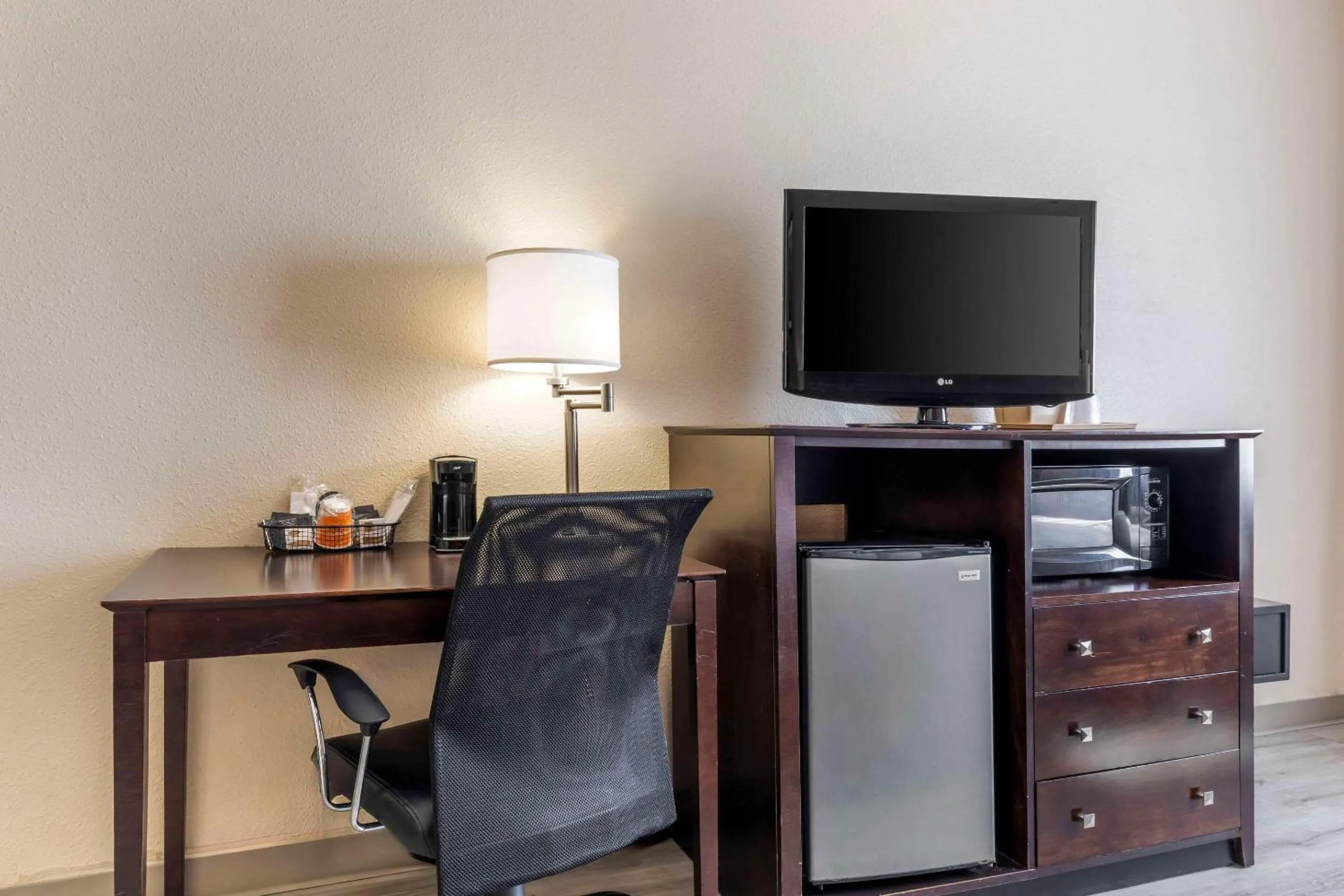 Bedroom in Quality Inn & Suites Wichita Falls I-44