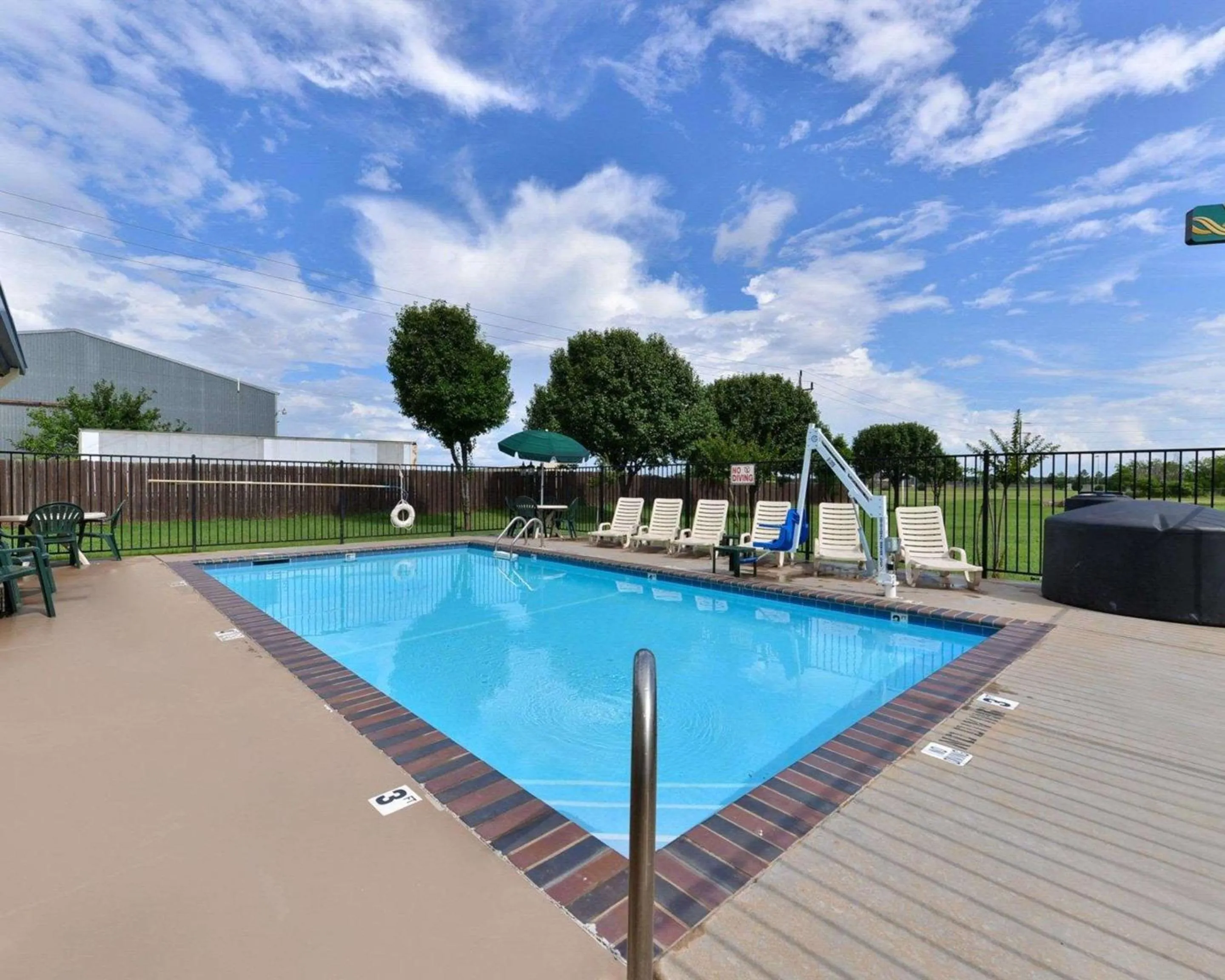 Swimming pool in Quality Inn & Suites Wichita Falls I-44
