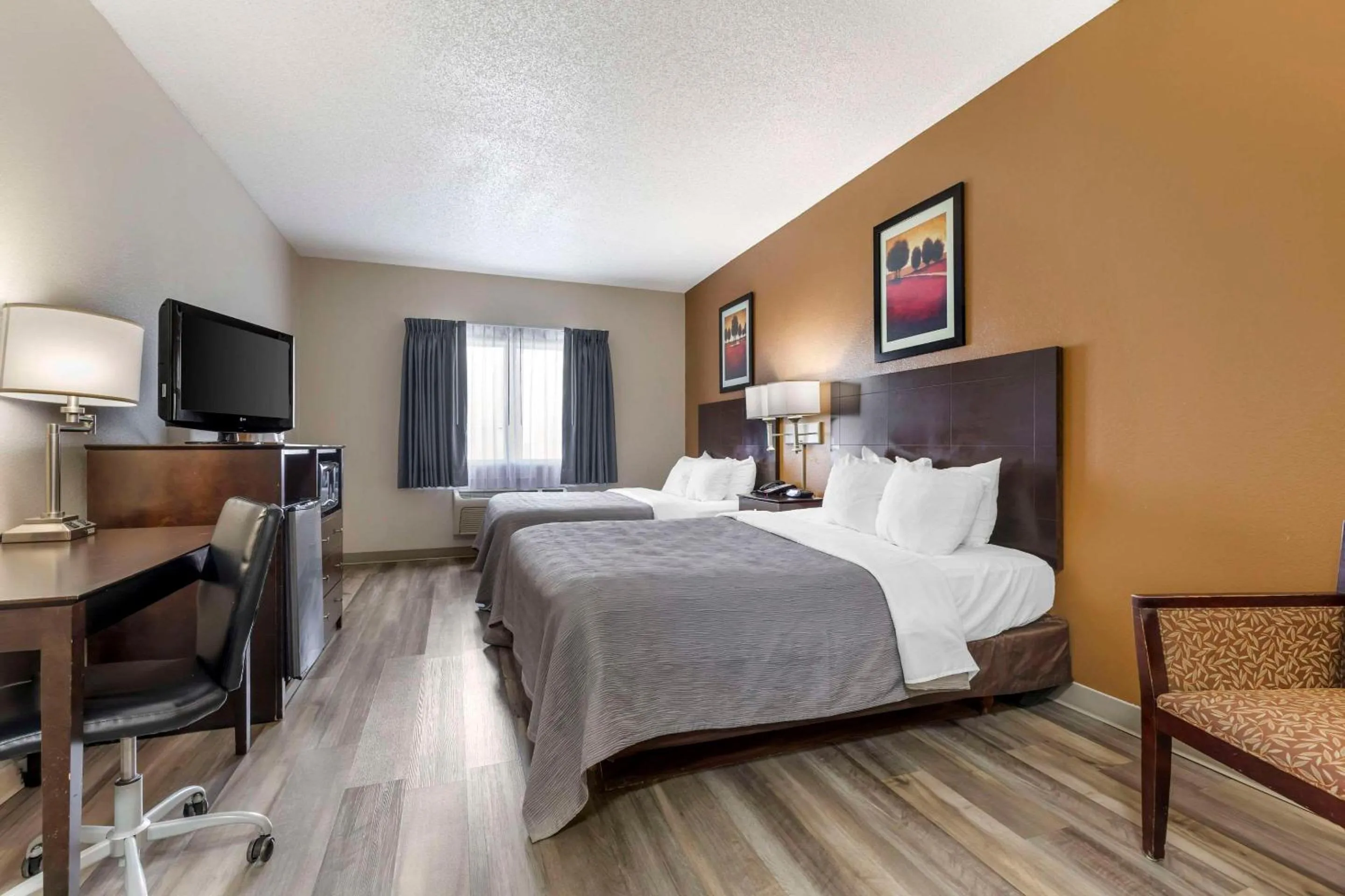 Bedroom, Bed in Quality Inn & Suites Wichita Falls I-44