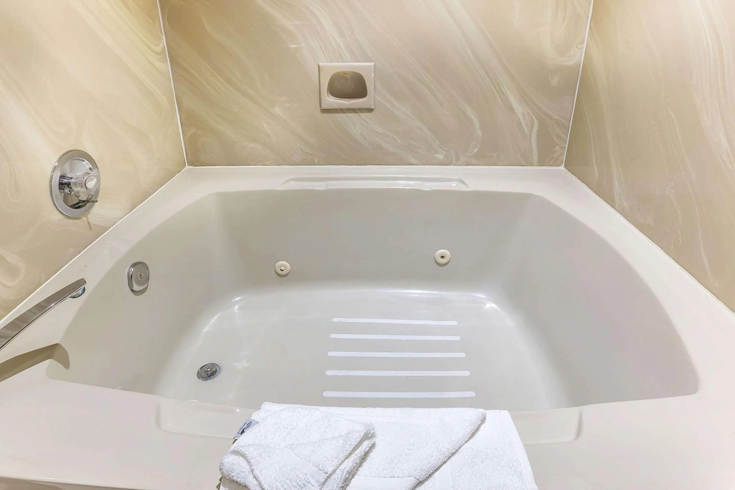 Photo of the whole room in Quality Inn near Hearst Castle