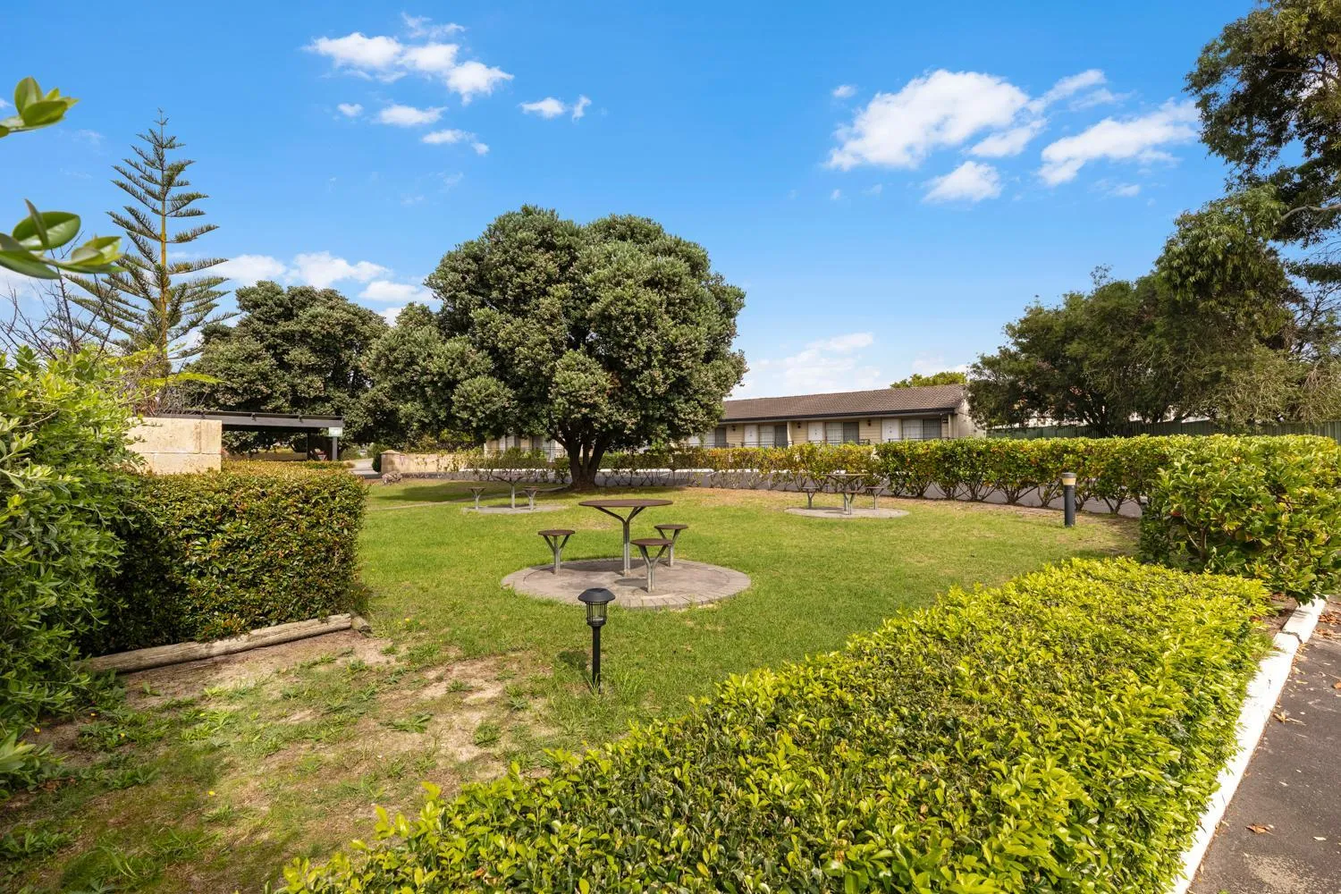 Garden in ibis Styles Albany