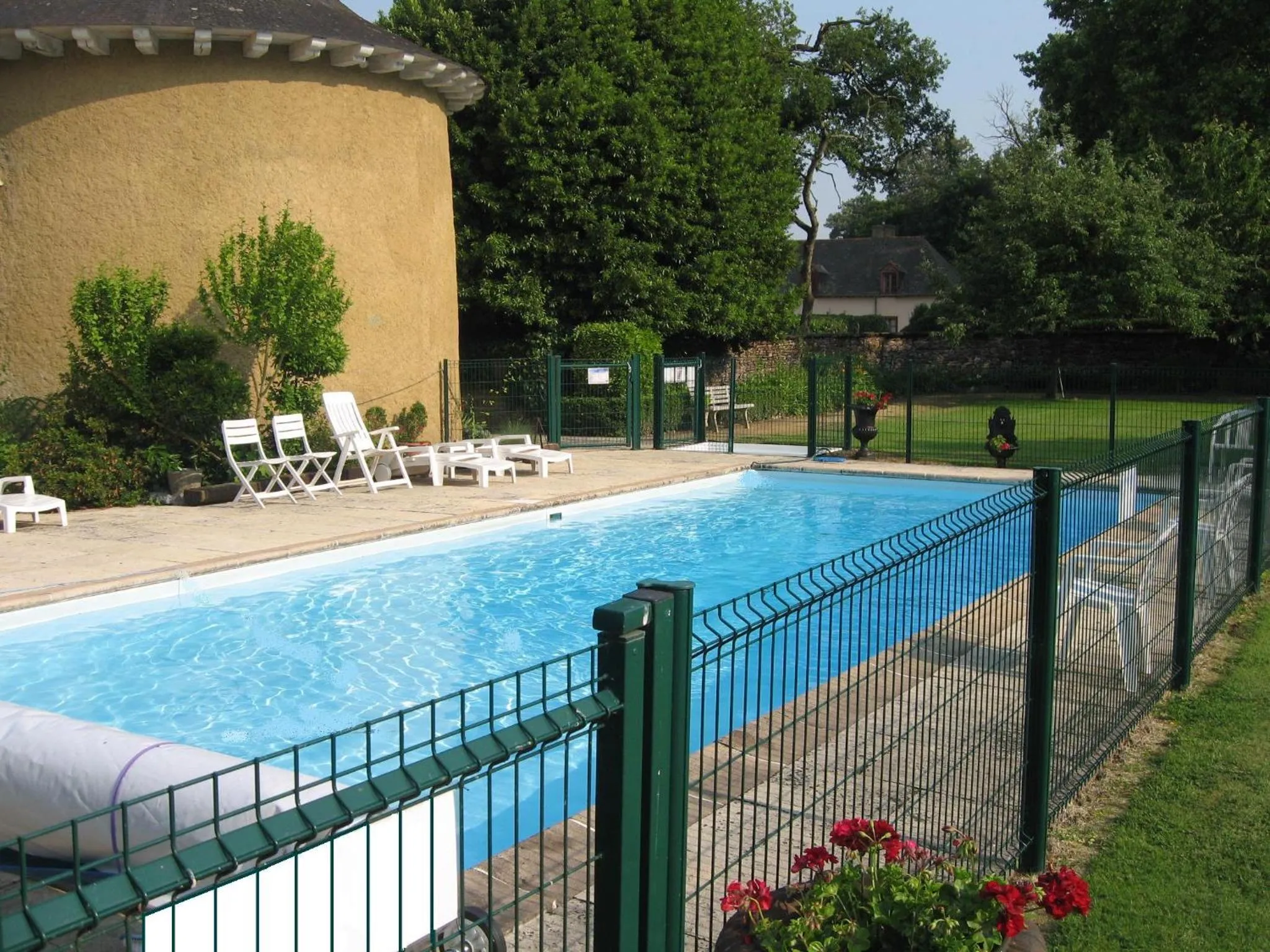 Swimming pool in Appartement Domaine de la Freslonnière