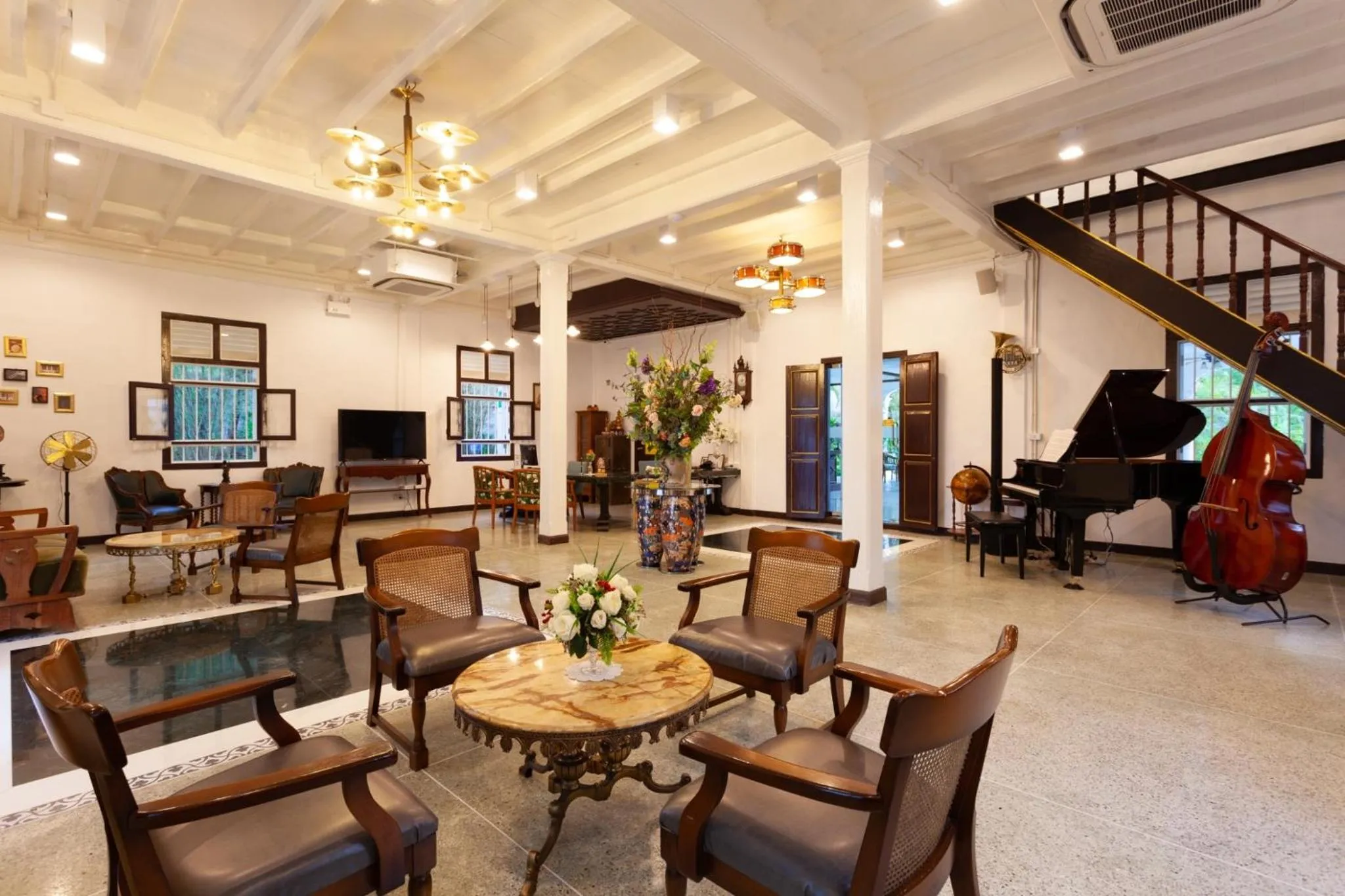 Communal lounge/ TV room in Sound Gallery House - SHA Plus