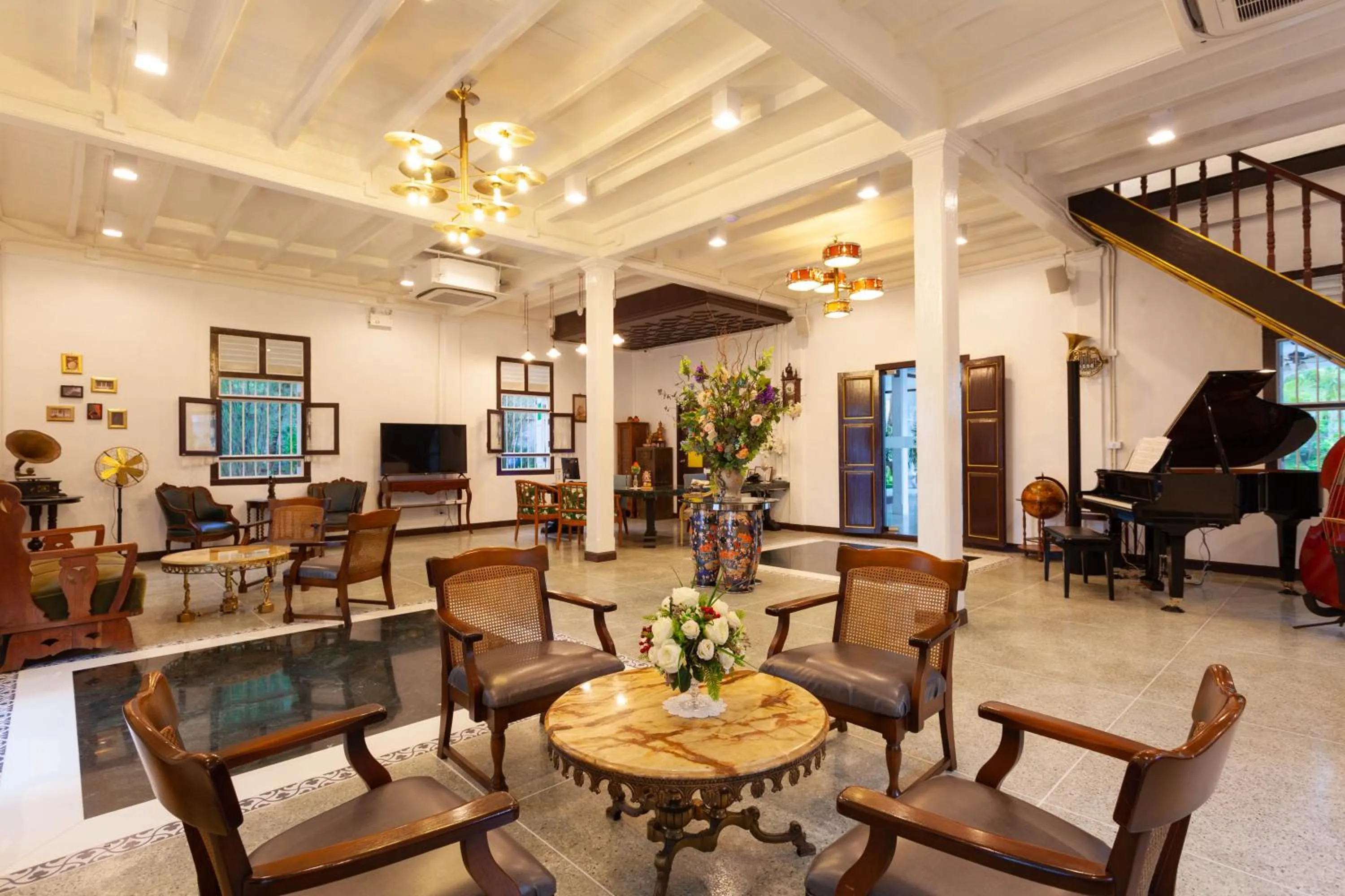 Living room in Sound Gallery House - SHA Plus