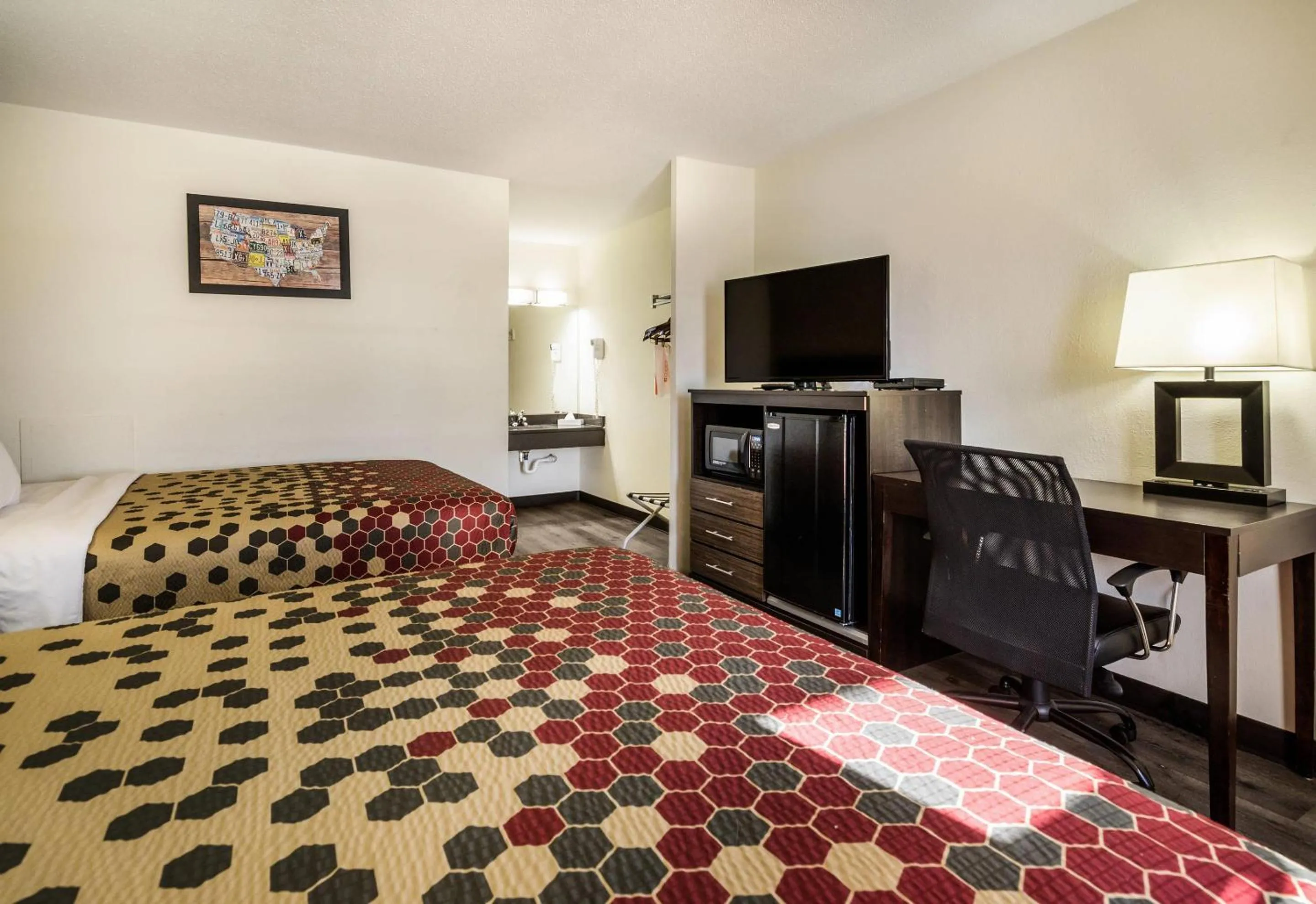 Bedroom, Bed in Econo Lodge Glade Springs I-81