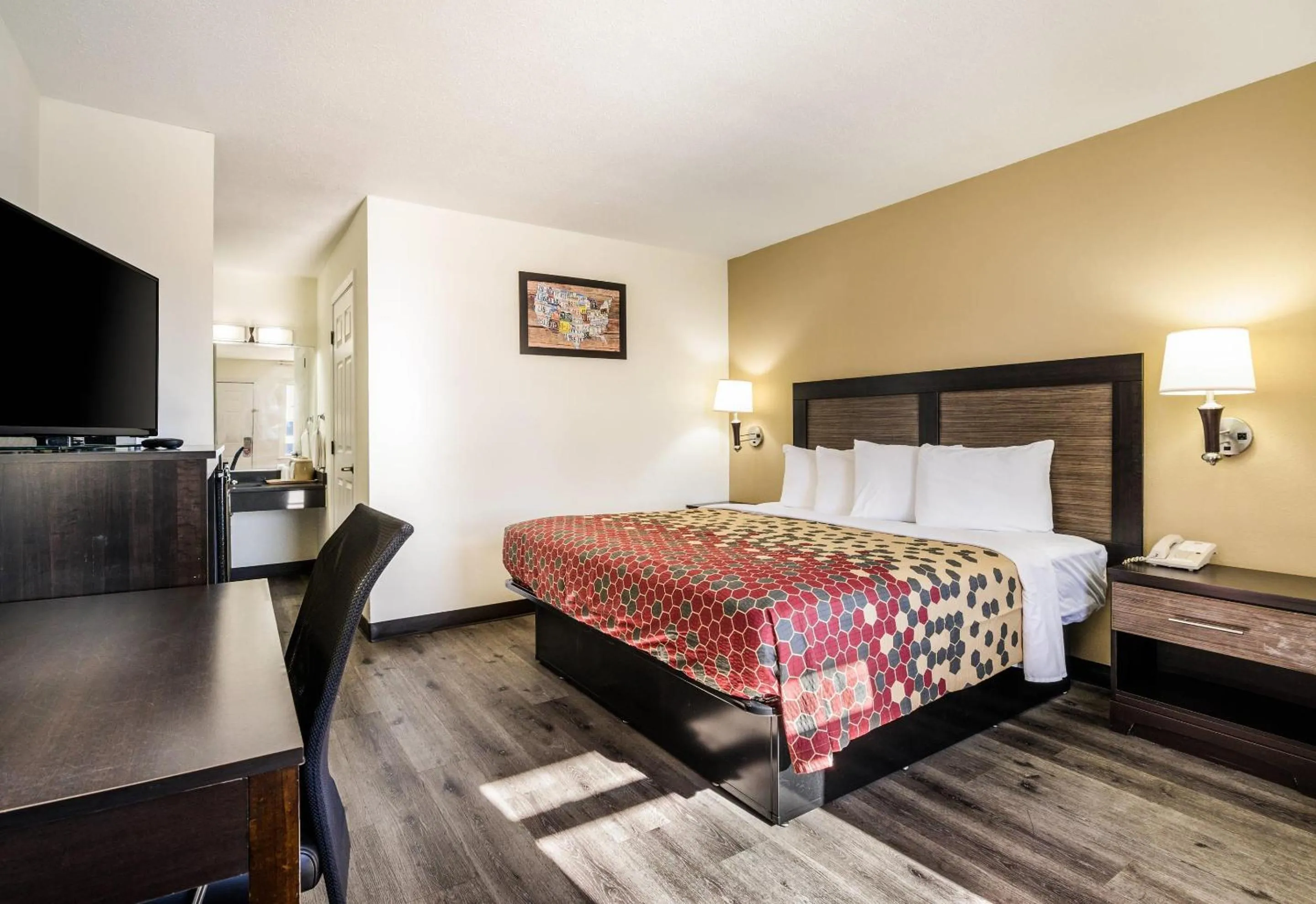 Bedroom, Bed in Econo Lodge Glade Springs I-81