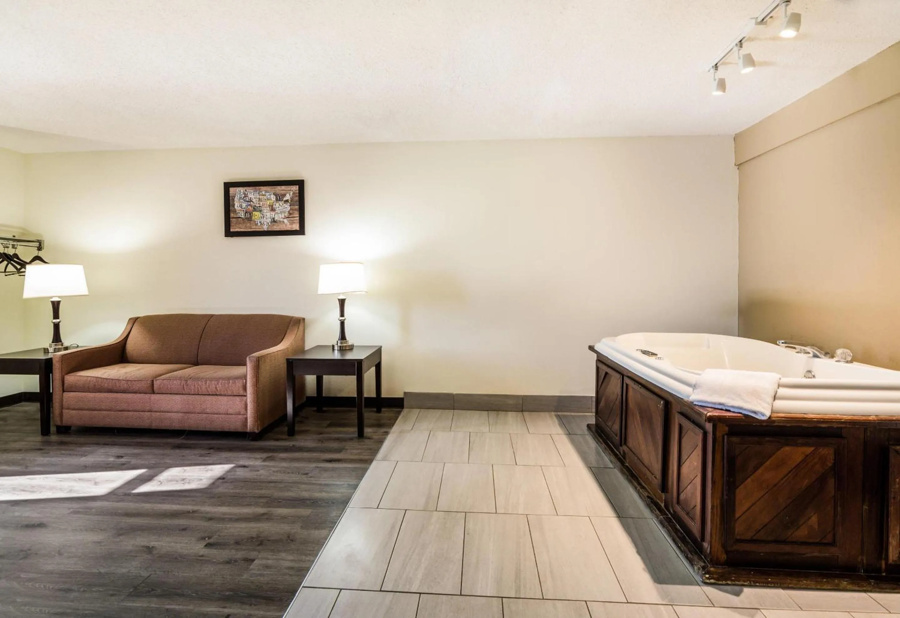 Bedroom, Bed in Econo Lodge Glade Springs I-81