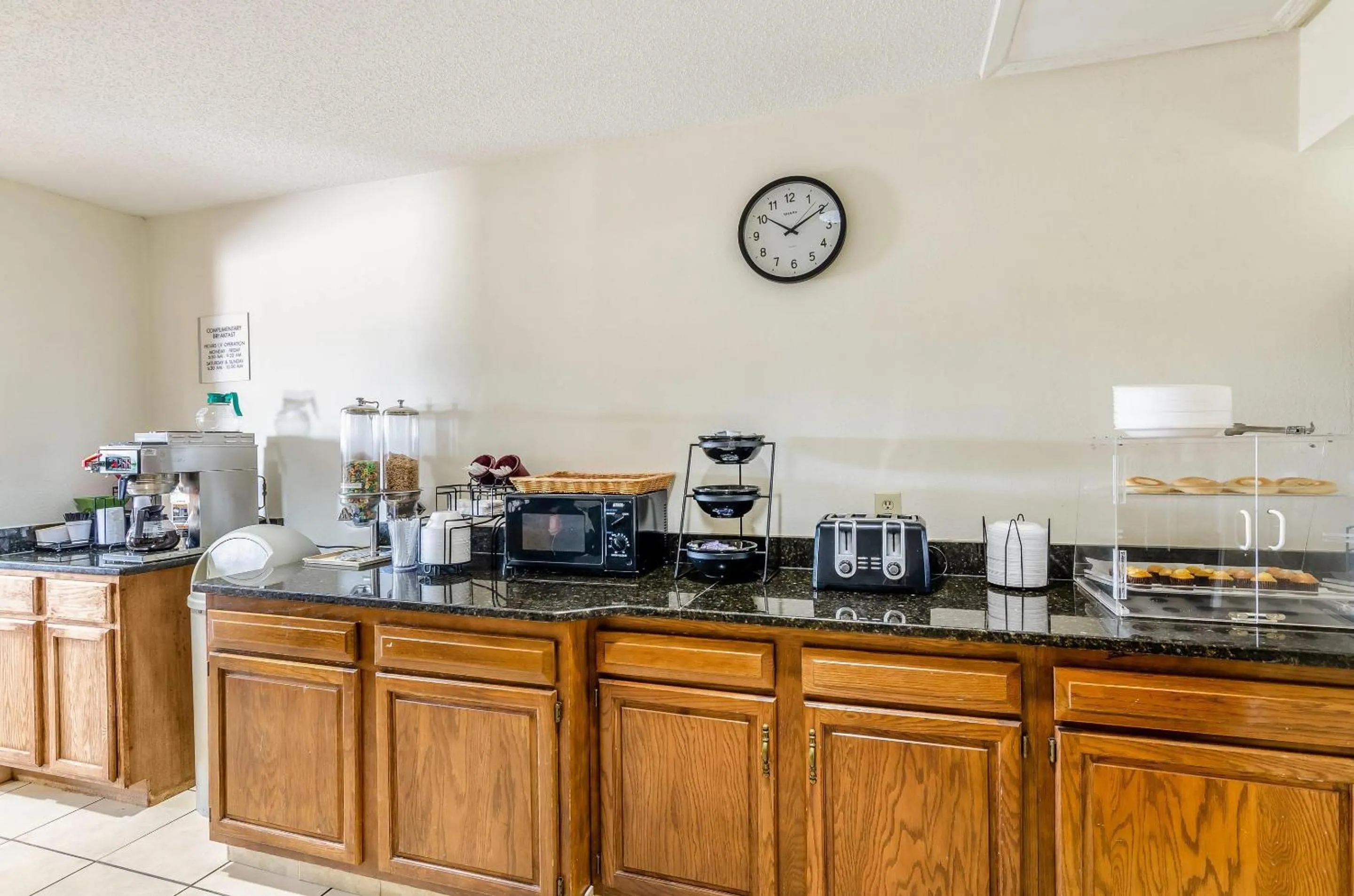 Breakfast in Econo Lodge Glade Springs I-81