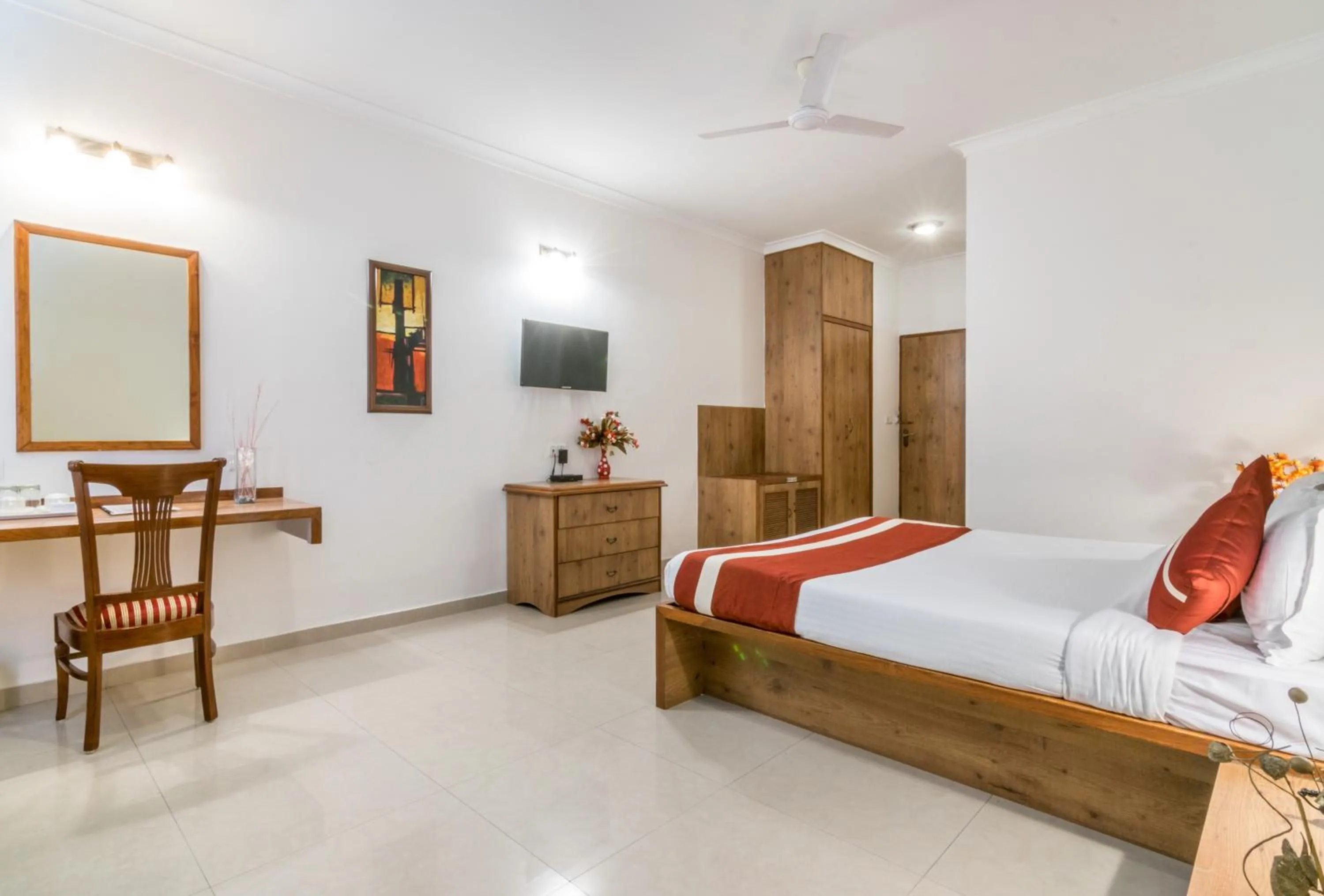 Photo of the whole room, Bed in Octave Hotel - Double Road