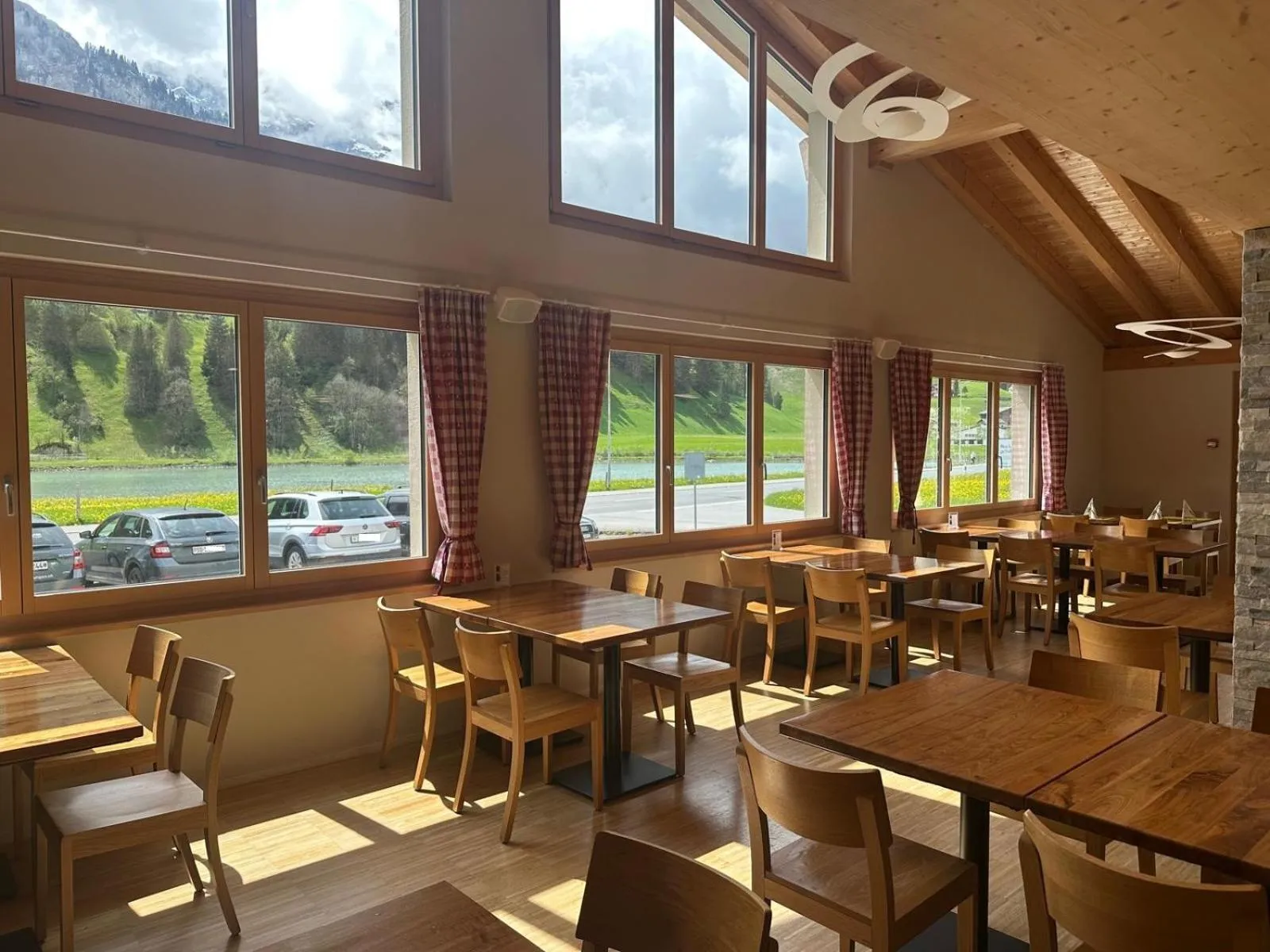 Restaurant/places to eat in Hotel Espen