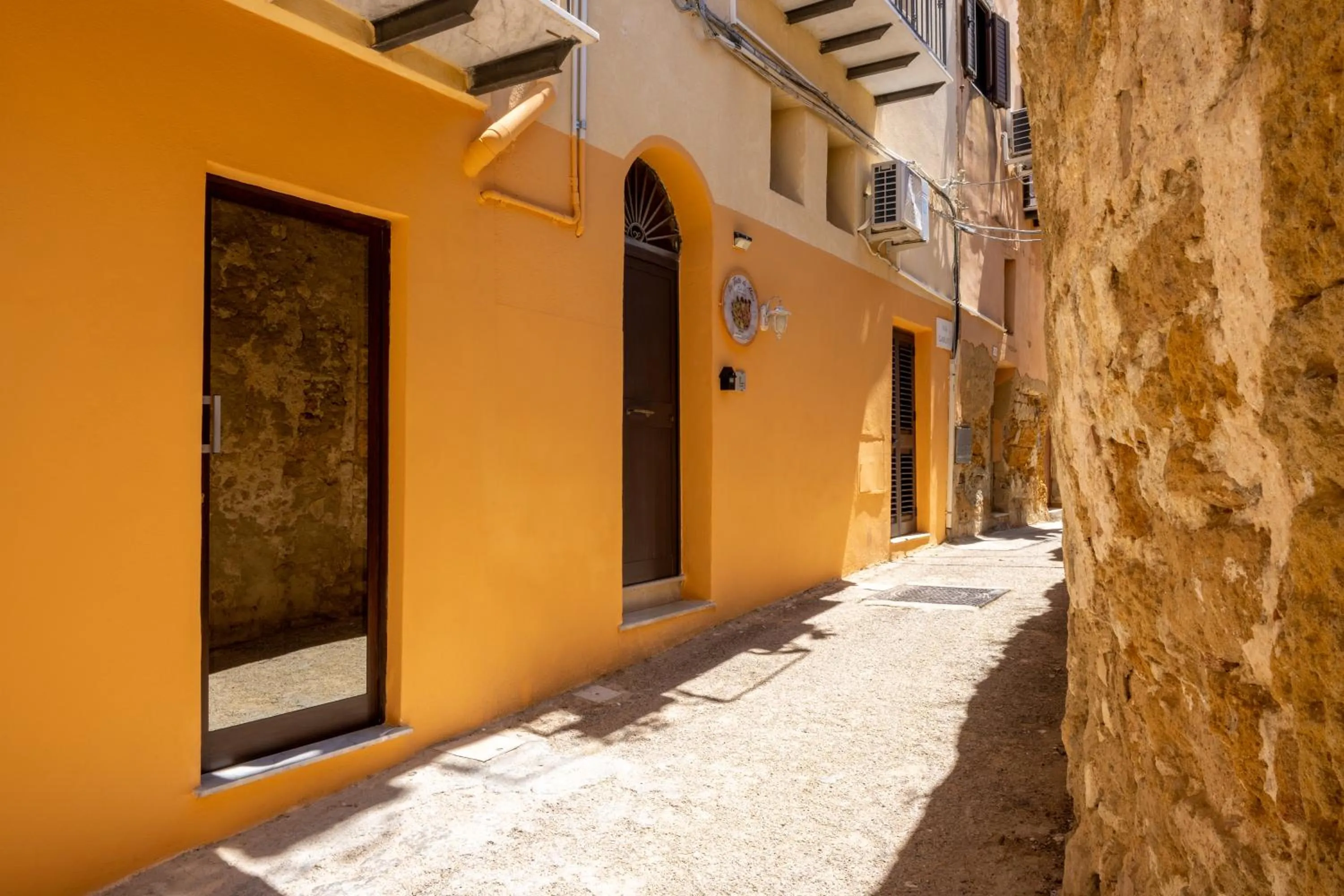 Property building in Le Teste di Moro al Duomo
