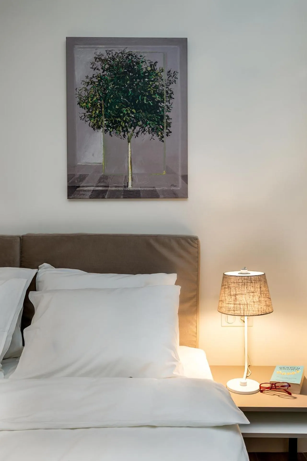 Decorative detail, Bed in Urban Nest - Suites & Apartments