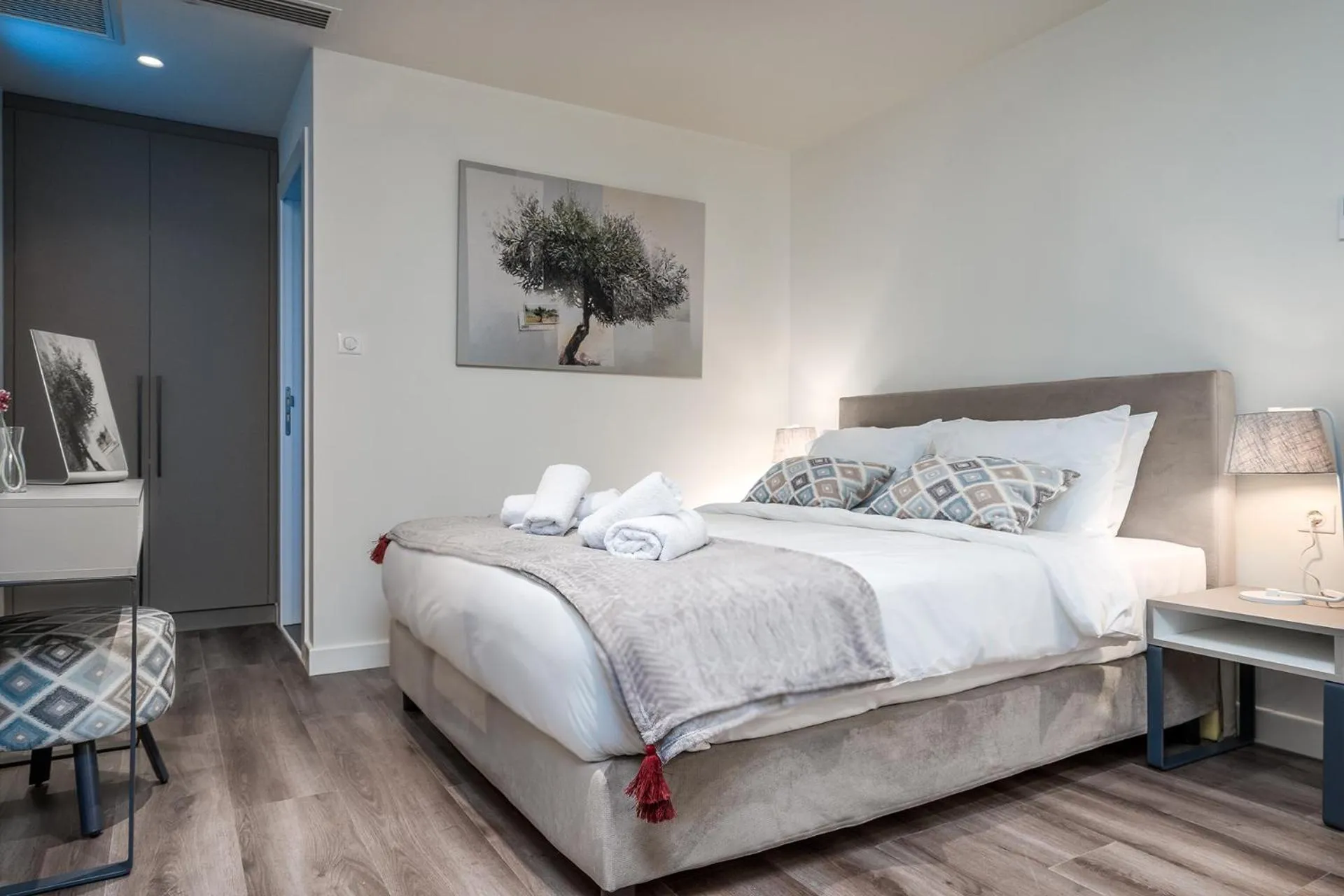 Bedroom, Bed in Urban Nest - Suites & Apartments