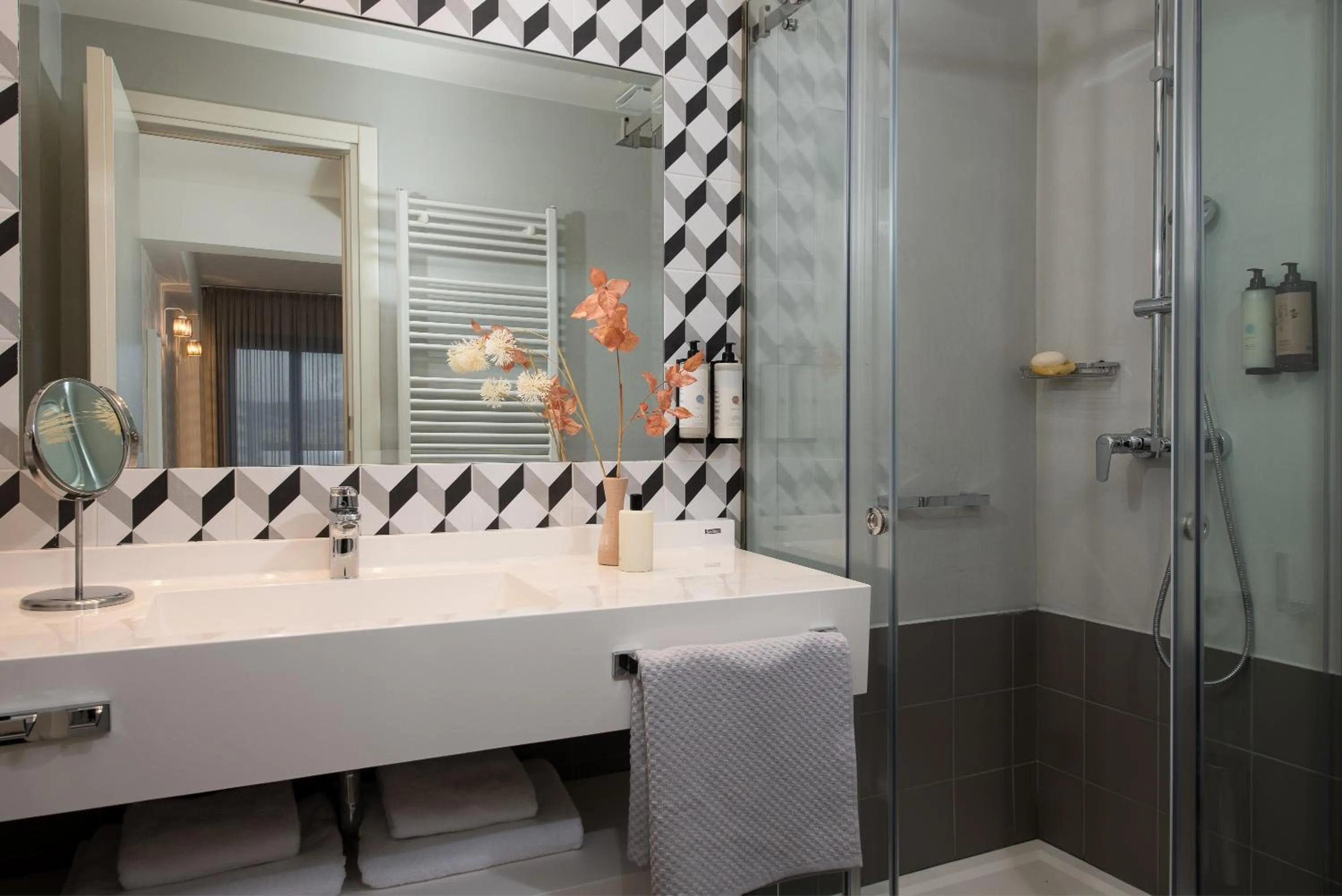 Shower in Urban Nest - Suites & Apartments