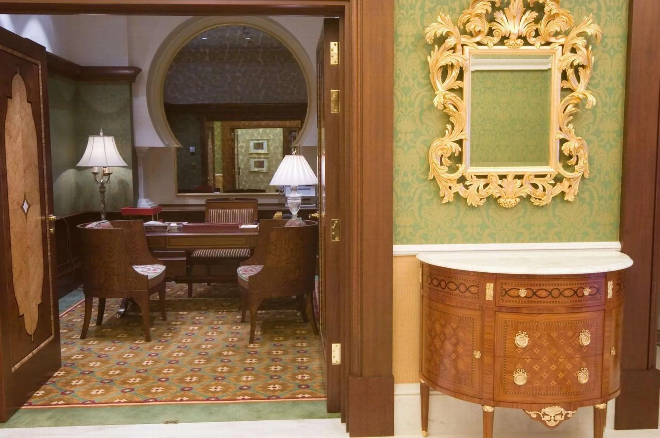 Living room in Waldorf Astoria Jeddah - Qasr Al Sharq